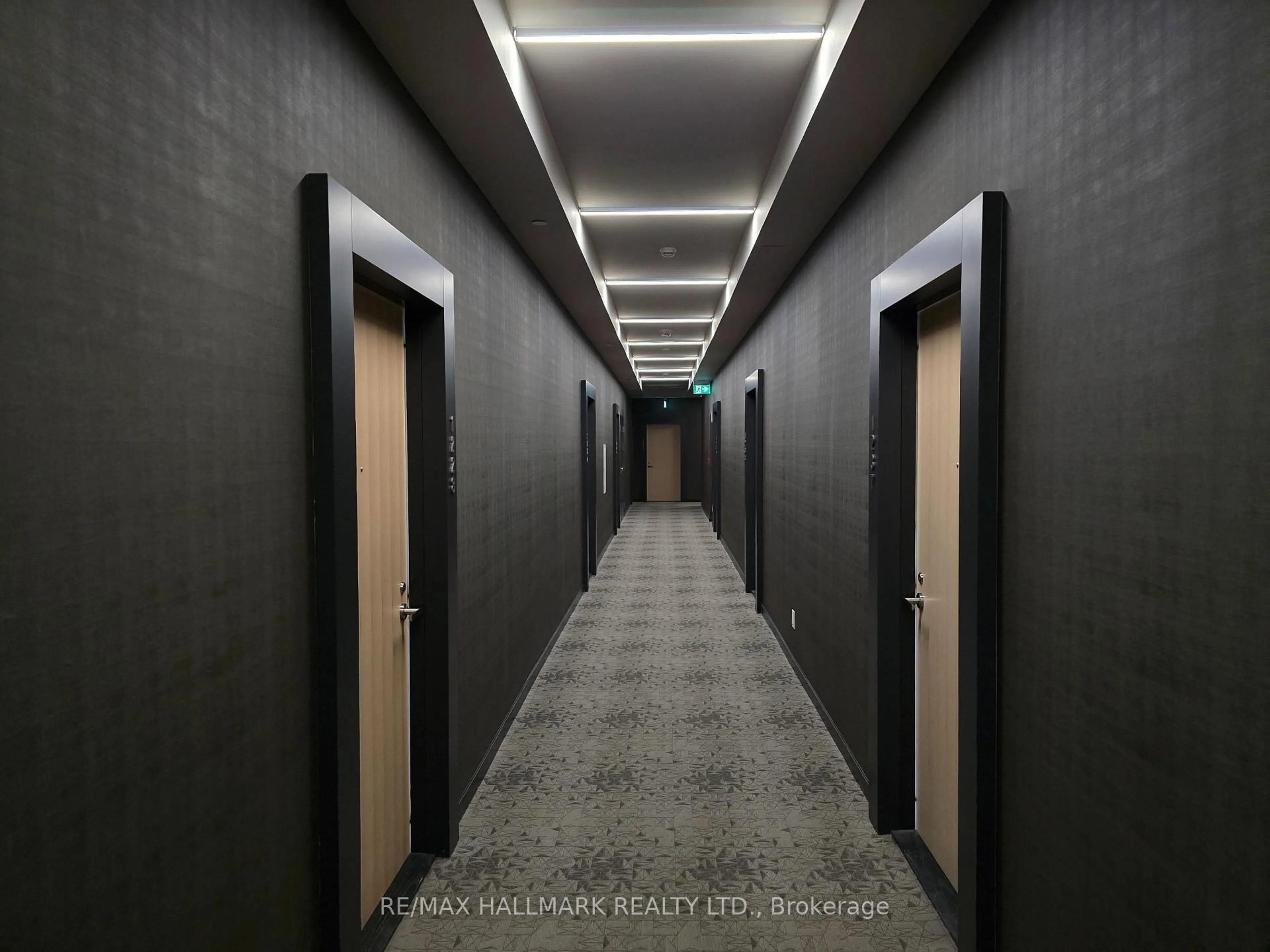 Indoor foyer for 8 Hillsdale Ave #1221, Toronto Ontario M4S 0B2