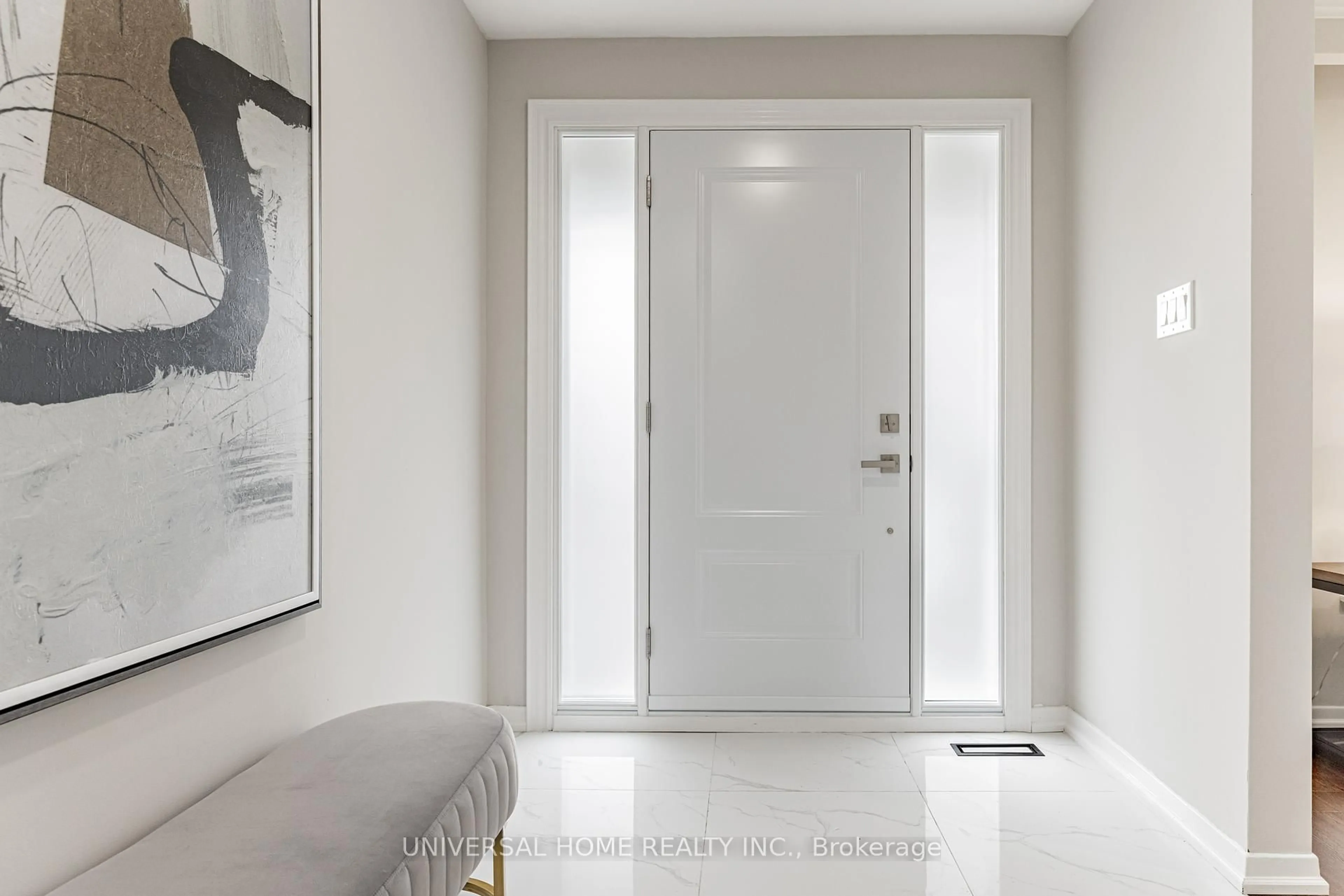 Indoor entryway for 315 Willowdale Ave, Toronto Ontario M2N 5A1
