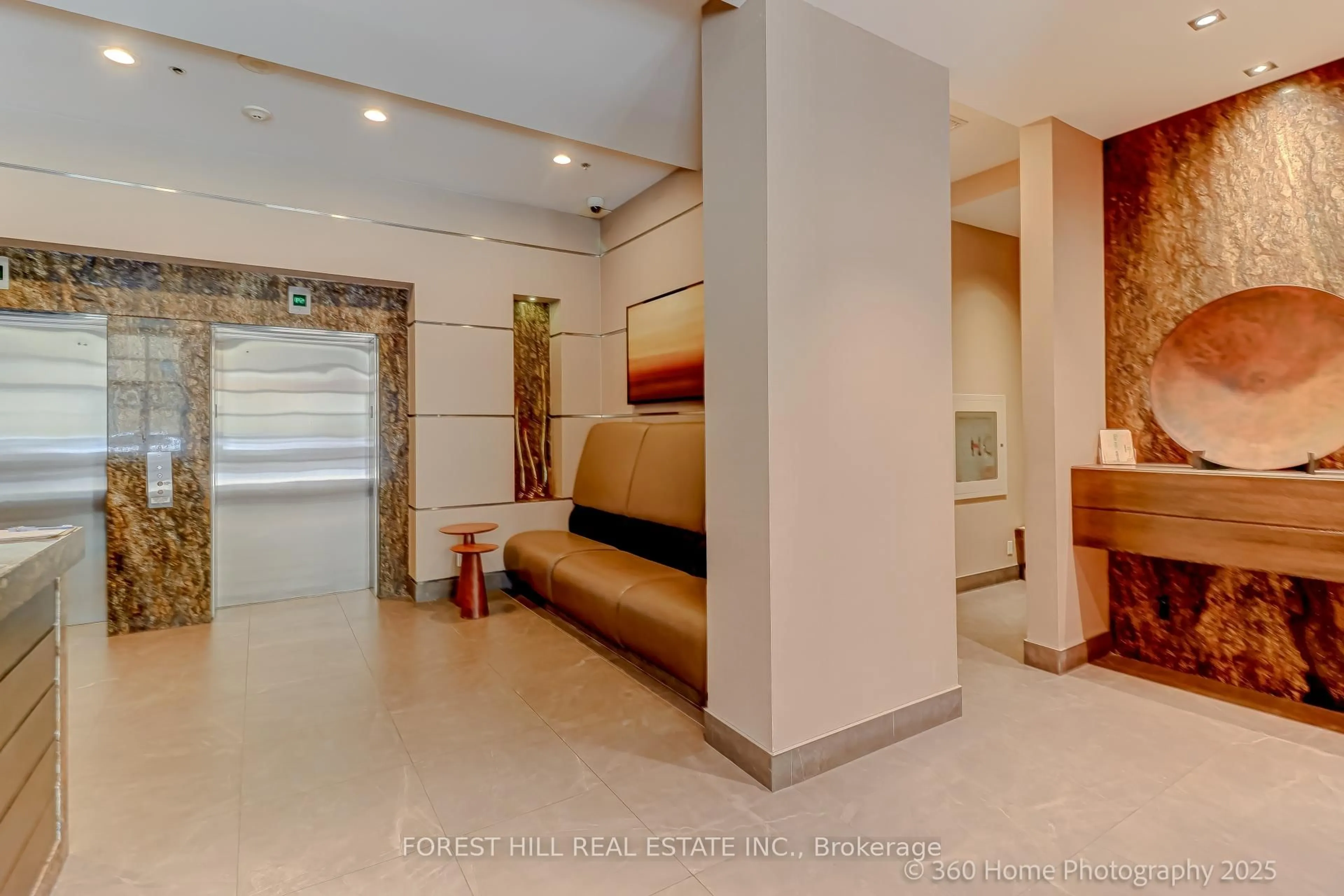 Indoor foyer for 8 Scollard St #302, Toronto Ontario M5R 1M2