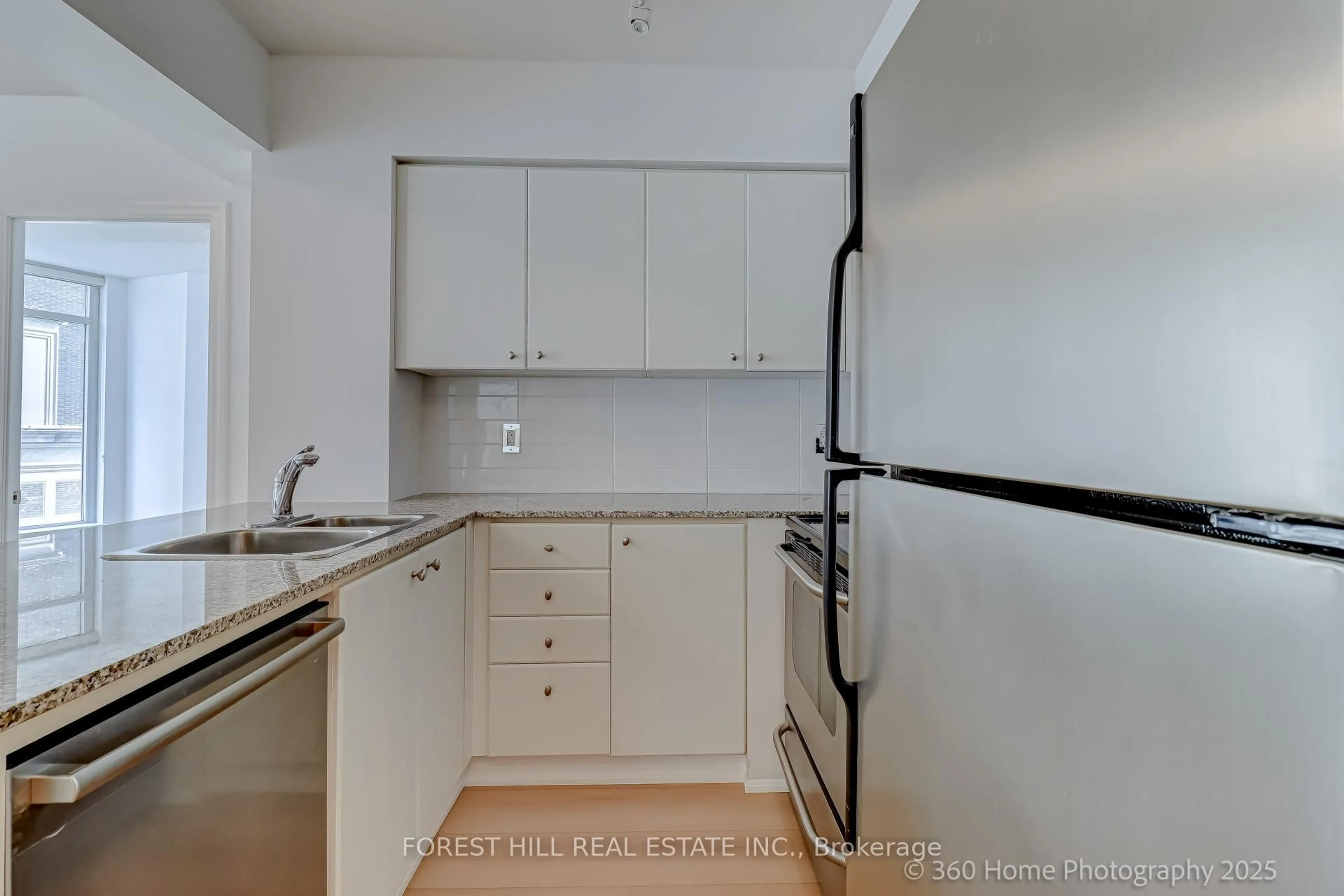 Standard kitchen, unknown for 8 Scollard St #302, Toronto Ontario M5R 1M2
