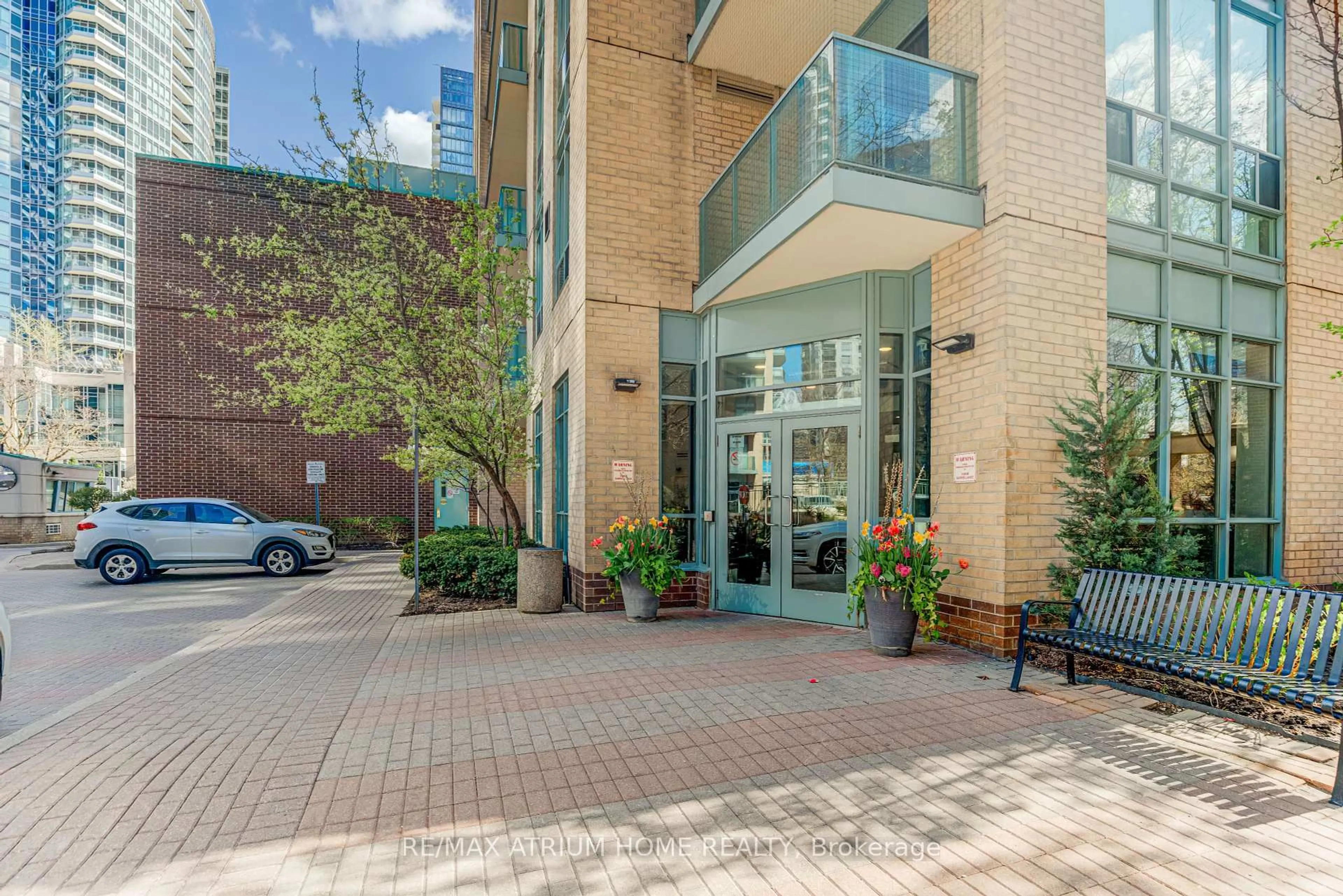 Indoor foyer for 20 Olive Ave #806, Toronto Ontario M2N 4N5