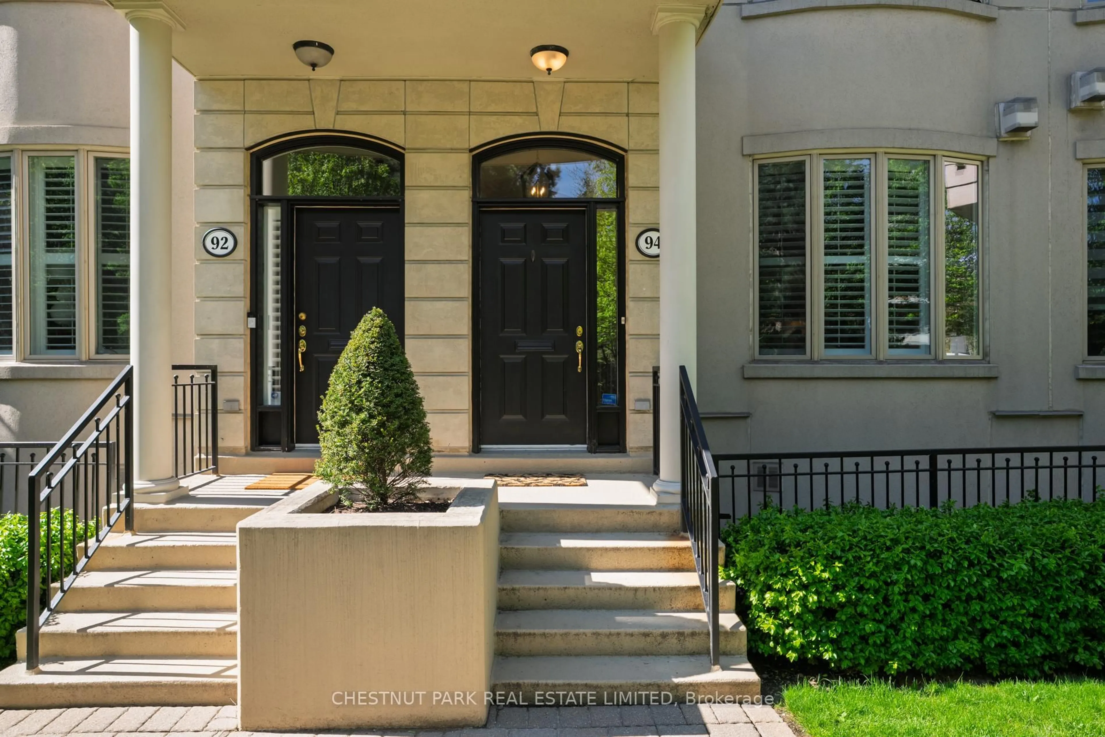 Indoor entryway for 94 Pleasant Blvd, Toronto Ontario M4T 1J8