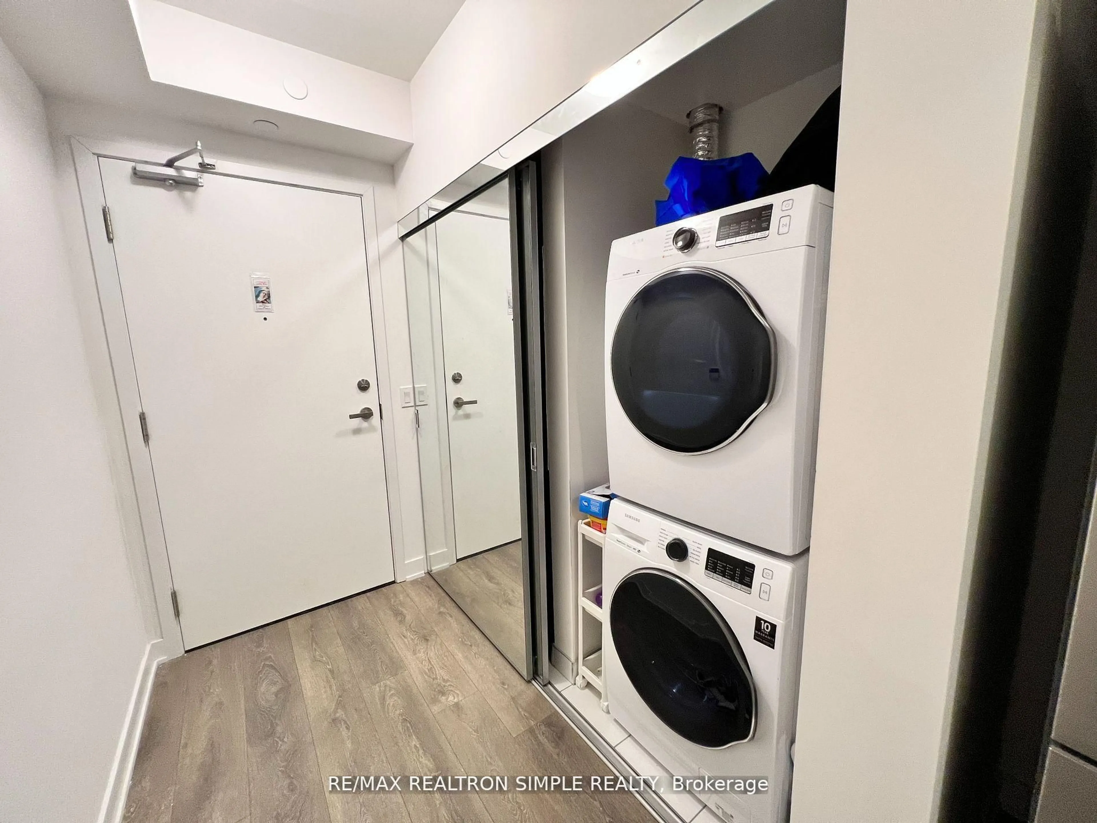 Laundry room for 195 Redpath Ave #2602, Toronto Ontario M4P 0E4