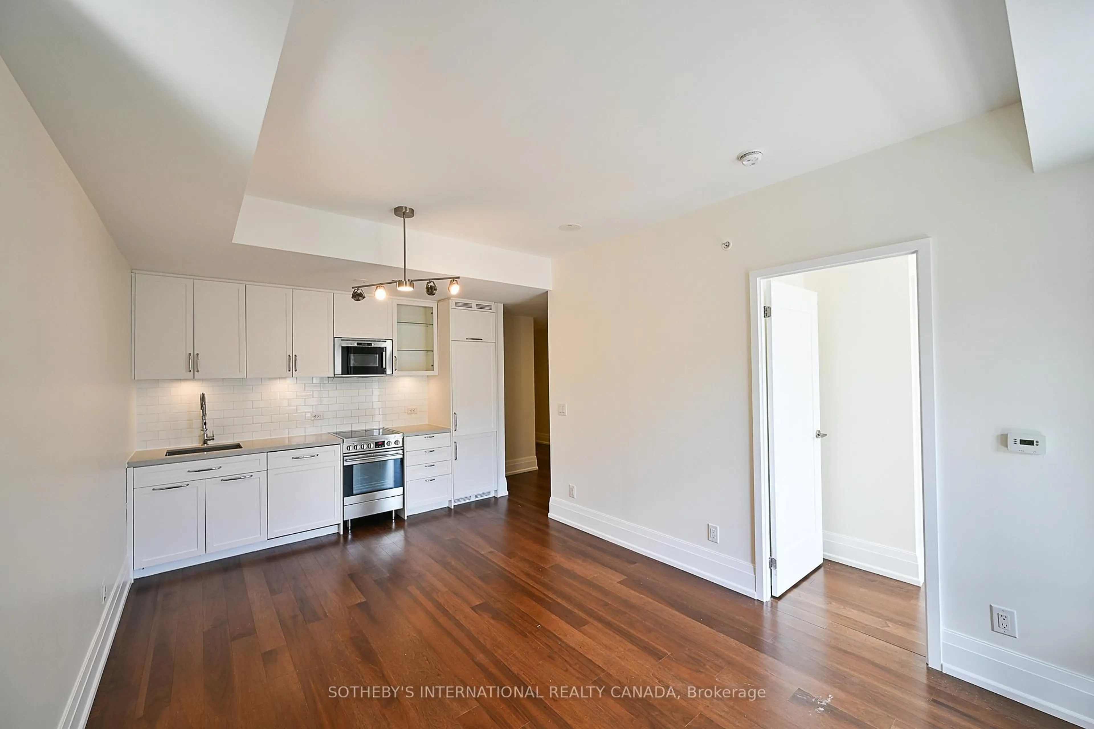 Open concept kitchen, wood/laminate floor for 25 Malcolm Rd #312, Toronto Ontario M4G 1X7