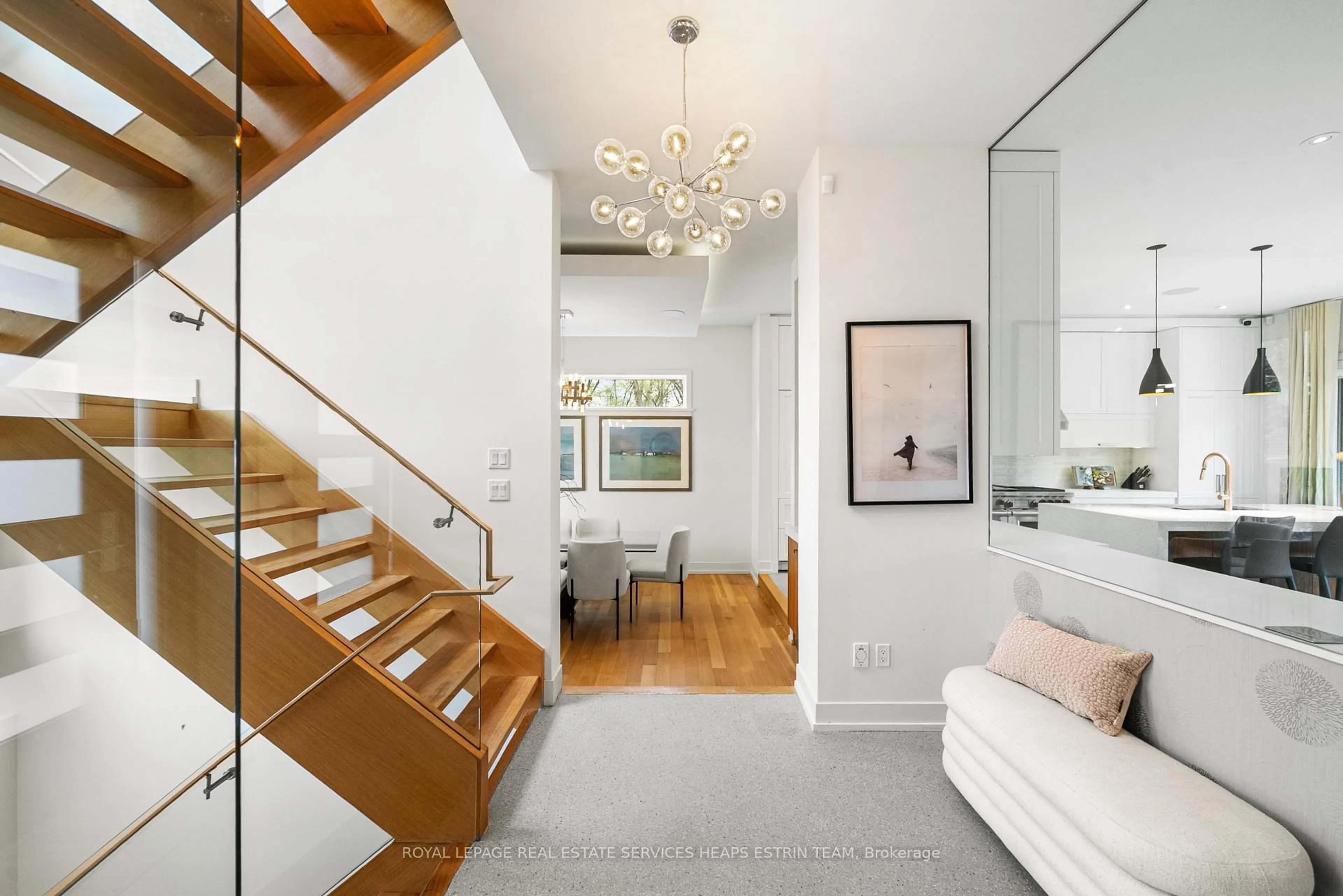 Indoor entryway for 20 Moorehill Dr, Toronto Ontario M4G 1A1