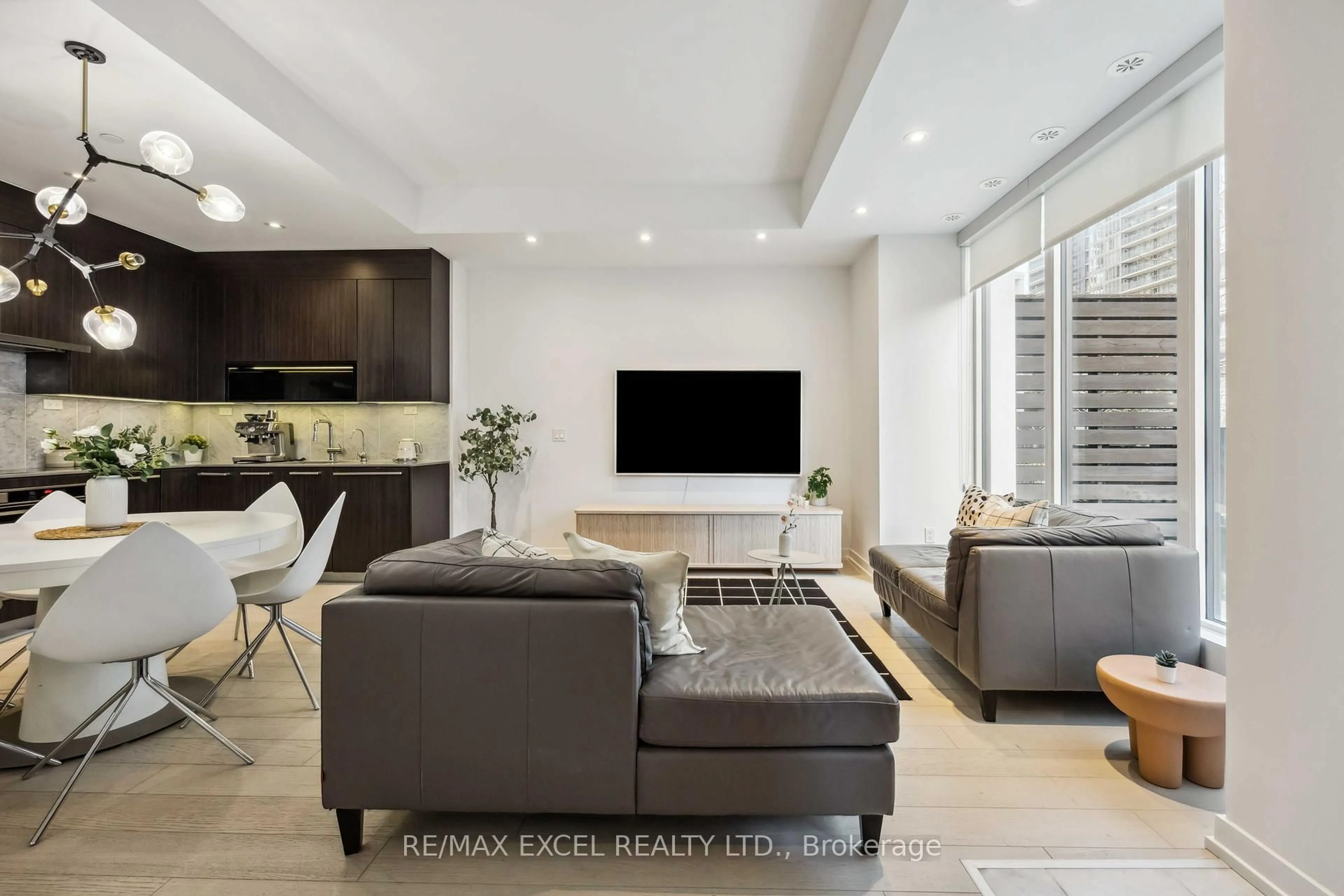 Living room with furniture, unknown for 113 Mcmahon Dr #TH10, Toronto Ontario M2K 0E5