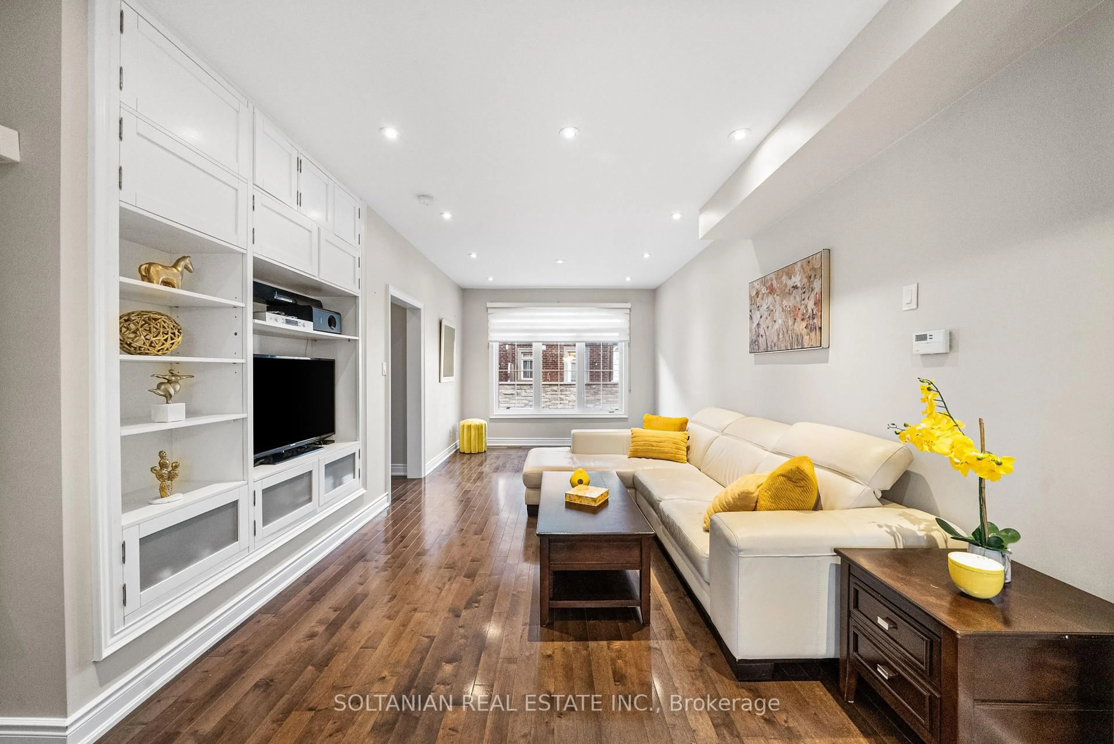 Living room with furniture, unknown for 11 Slingsby Lane, Toronto Ontario M2N 4R6