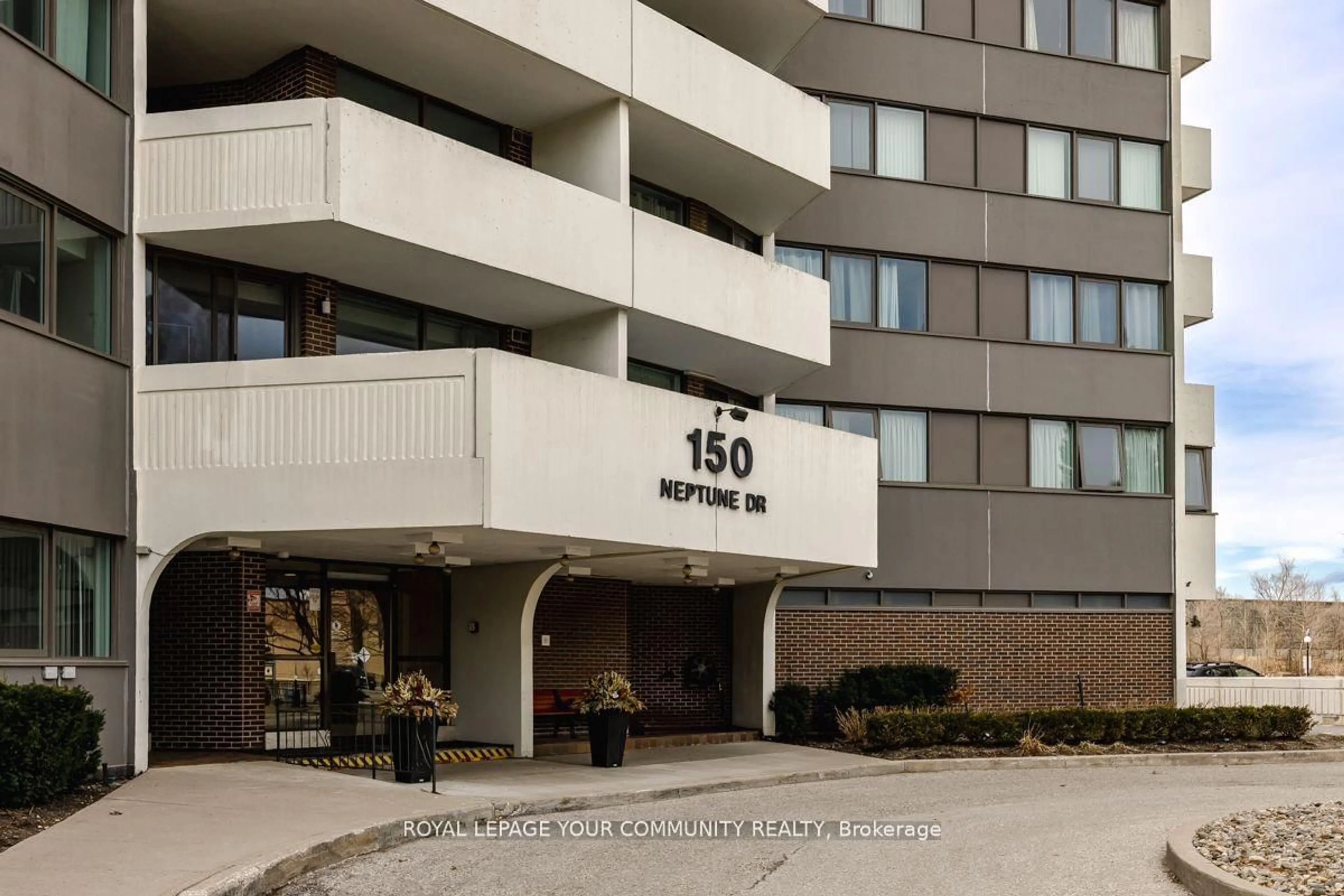 Indoor foyer for 150 Neptune Dr #1204, Toronto Ontario M6A 2Y9