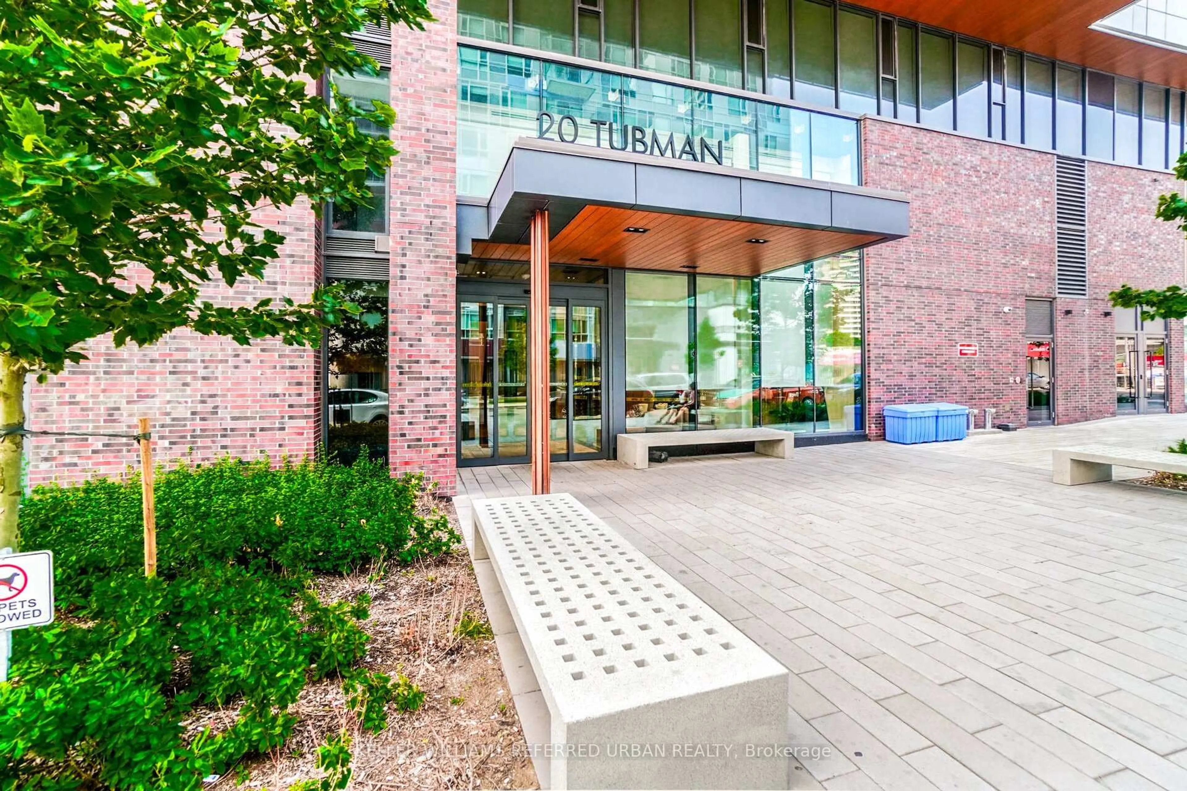 Indoor foyer for 20 Tubman Ave #807, Toronto Ontario M5A 0M8