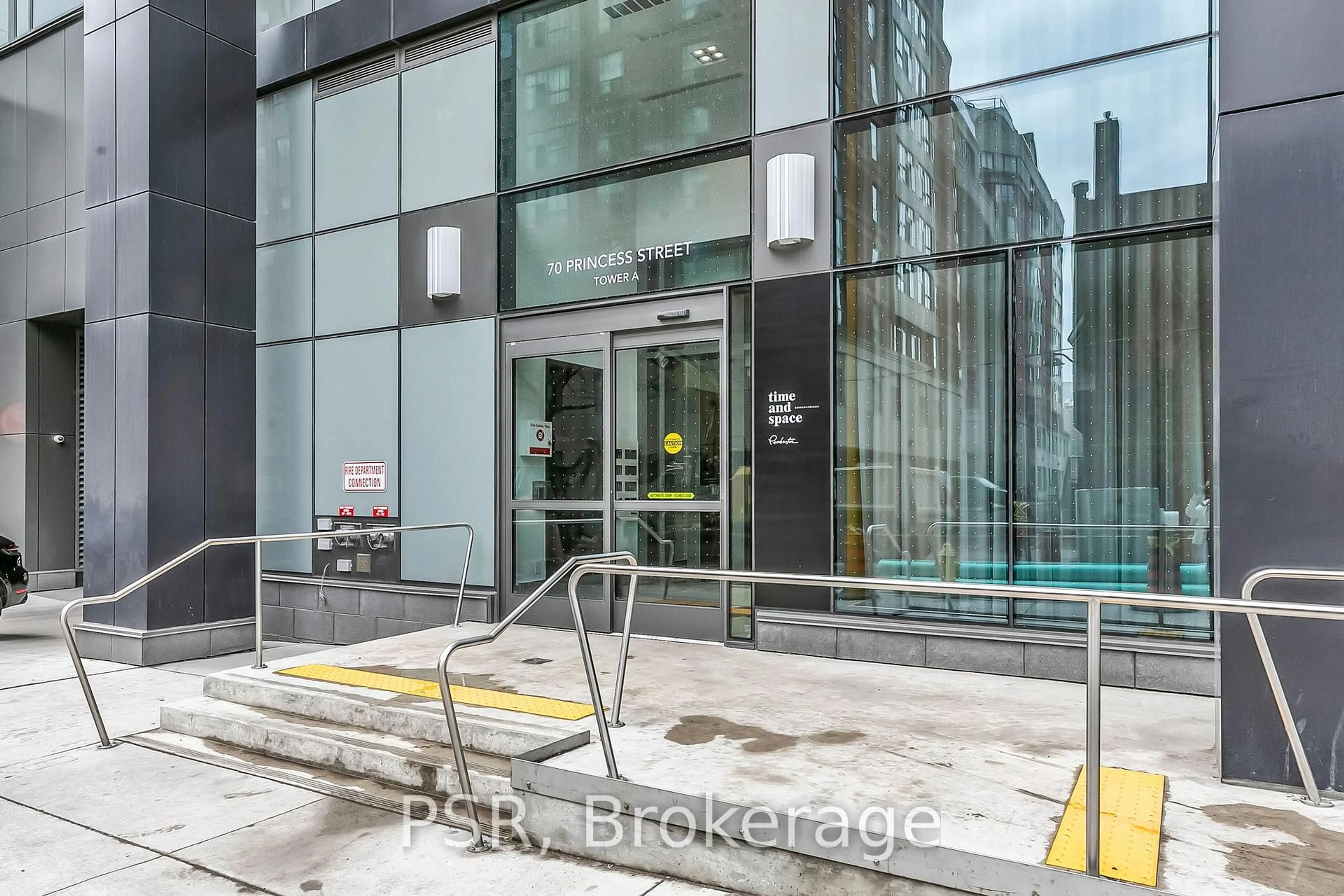 Indoor foyer for 70 Princess St #703, Toronto Ontario M5A 0X6