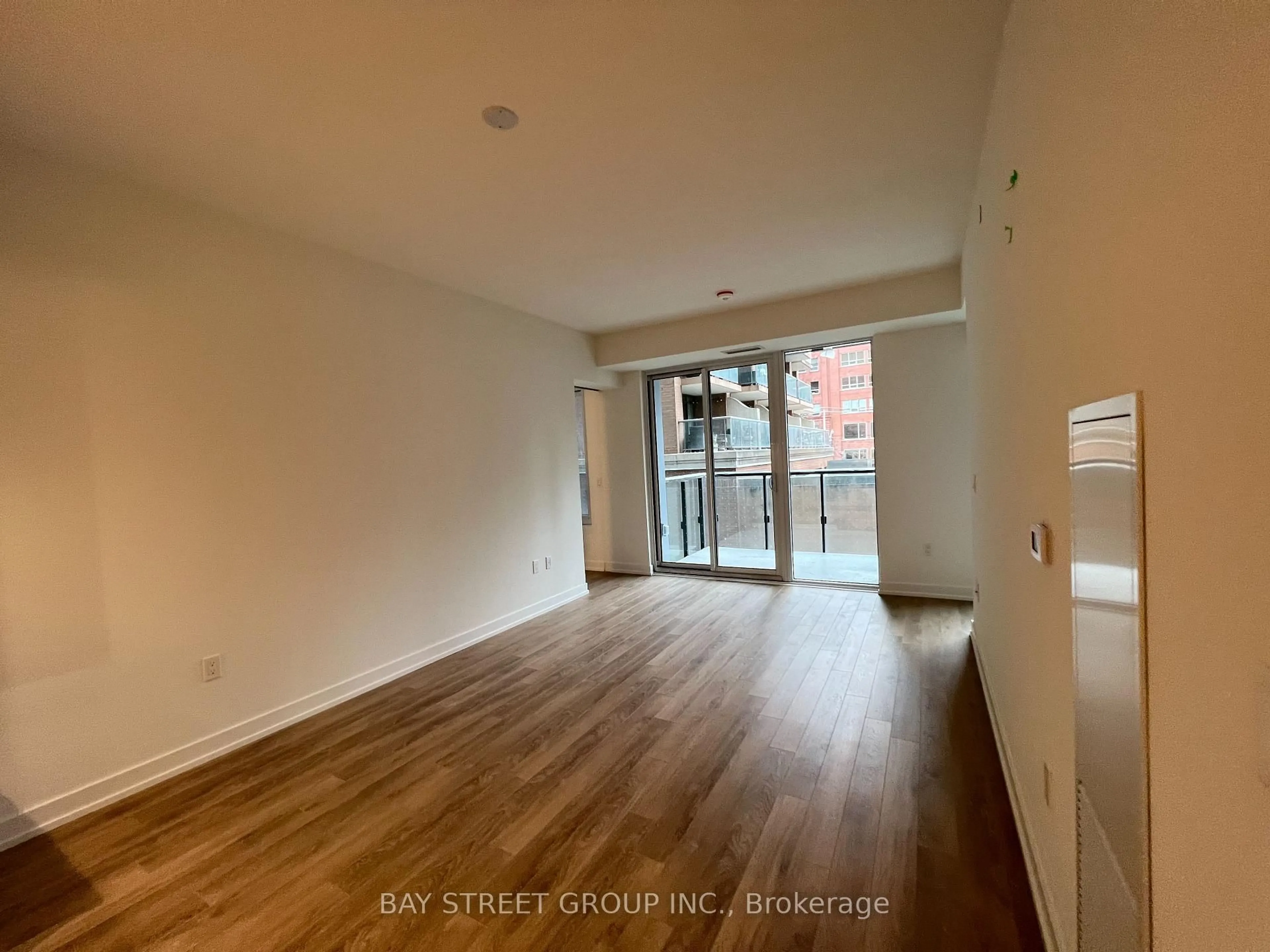 A pic of a room for 158 FRONT St #210, Toronto Ontario M5A 0K9