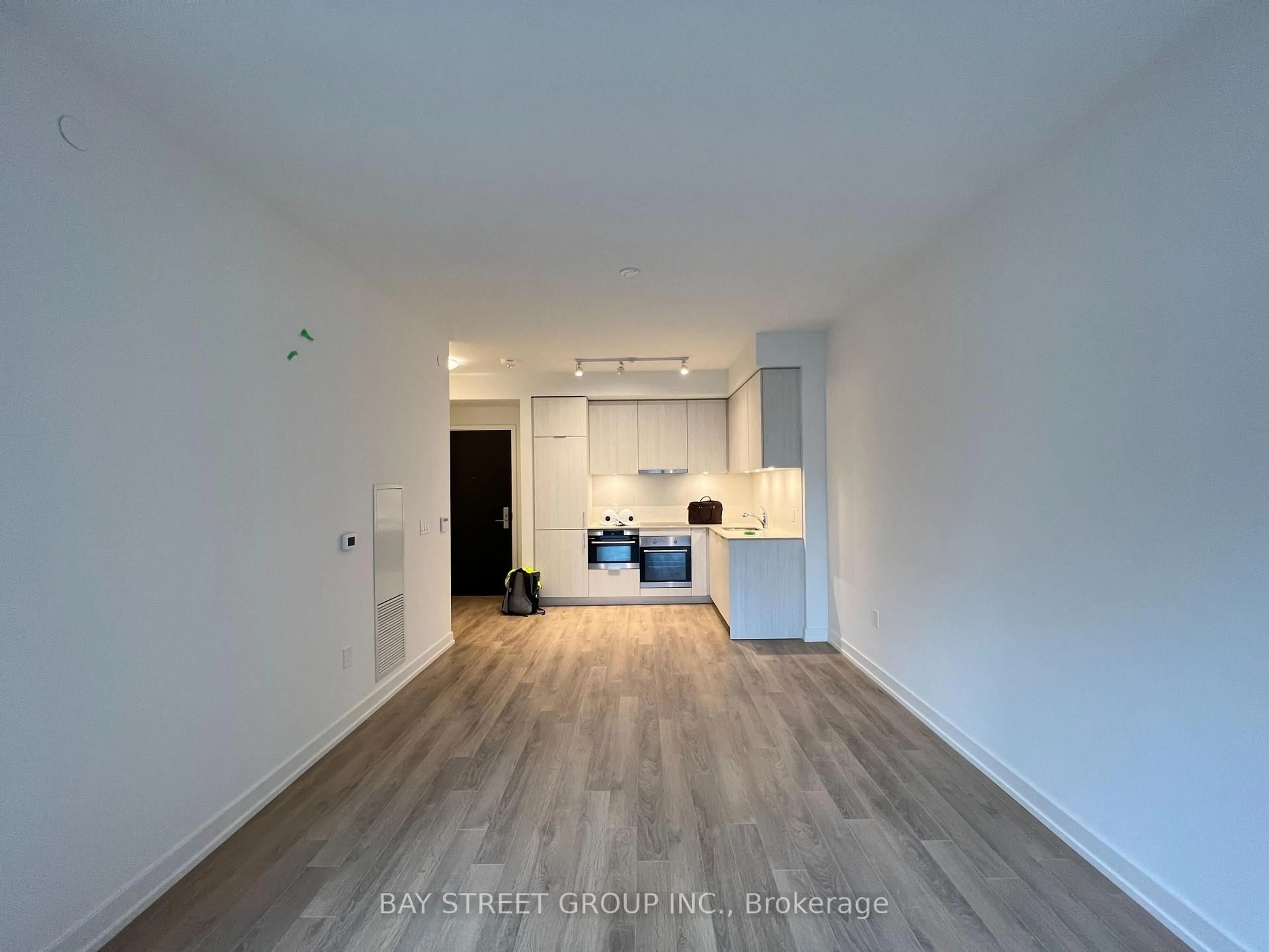 A pic of a room for 158 FRONT St #210, Toronto Ontario M5A 0K9
