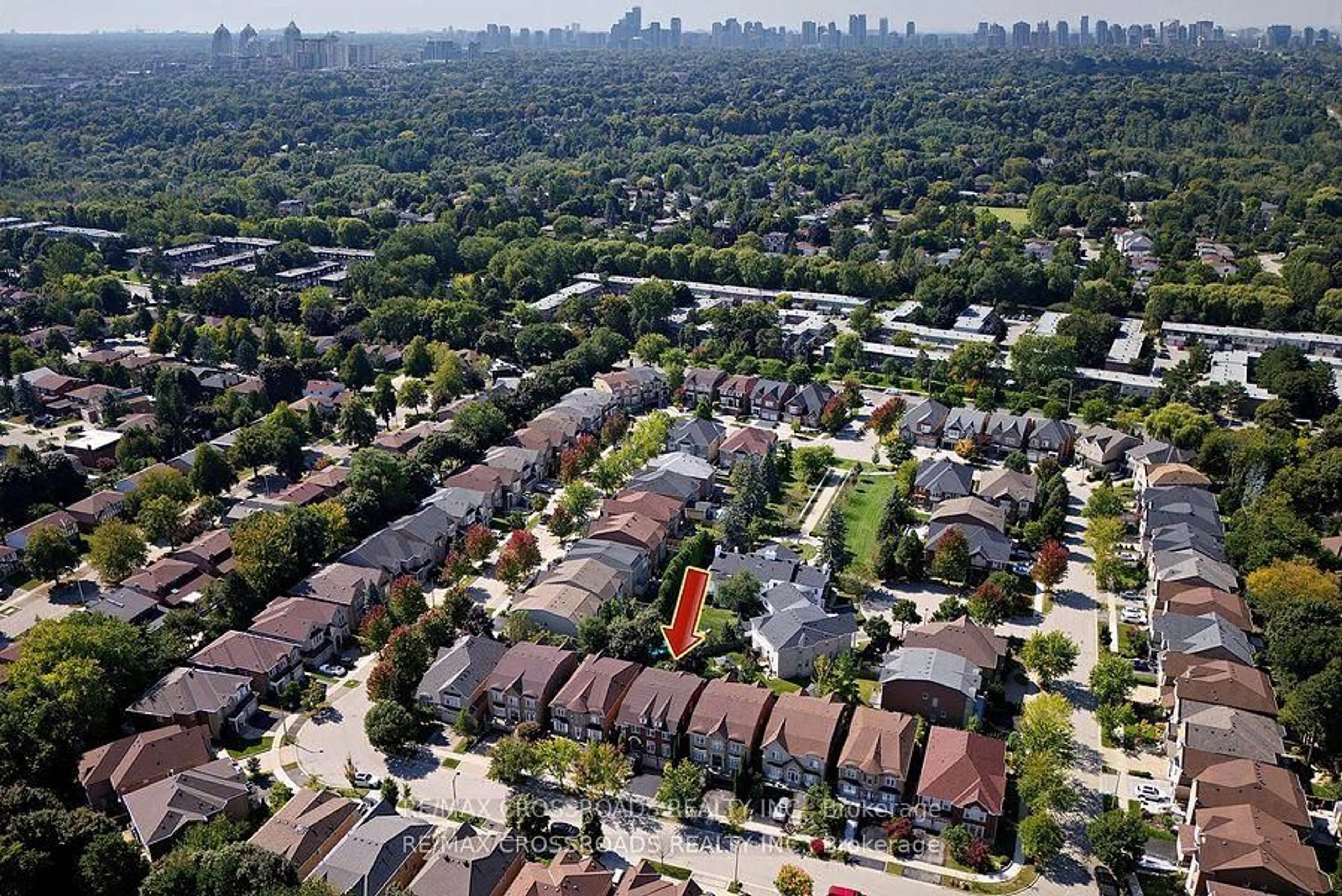 A pic from outside/outdoor area/front of a property/back of a property/a pic from drone, street for 50 Green Meadows Circ, Toronto Ontario M2J 5G7