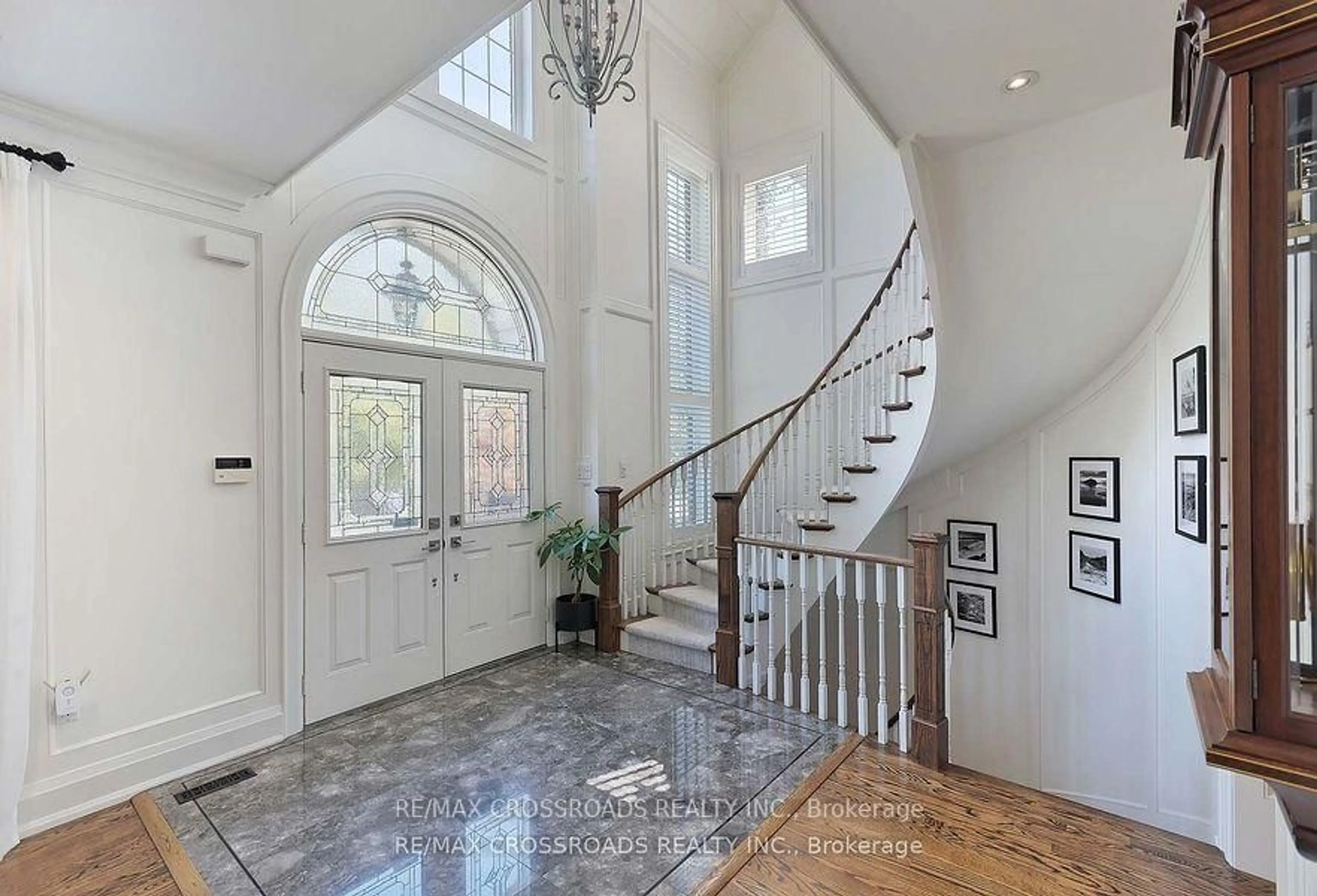 Indoor entryway for 50 Green Meadows Circ, Toronto Ontario M2J 5G7