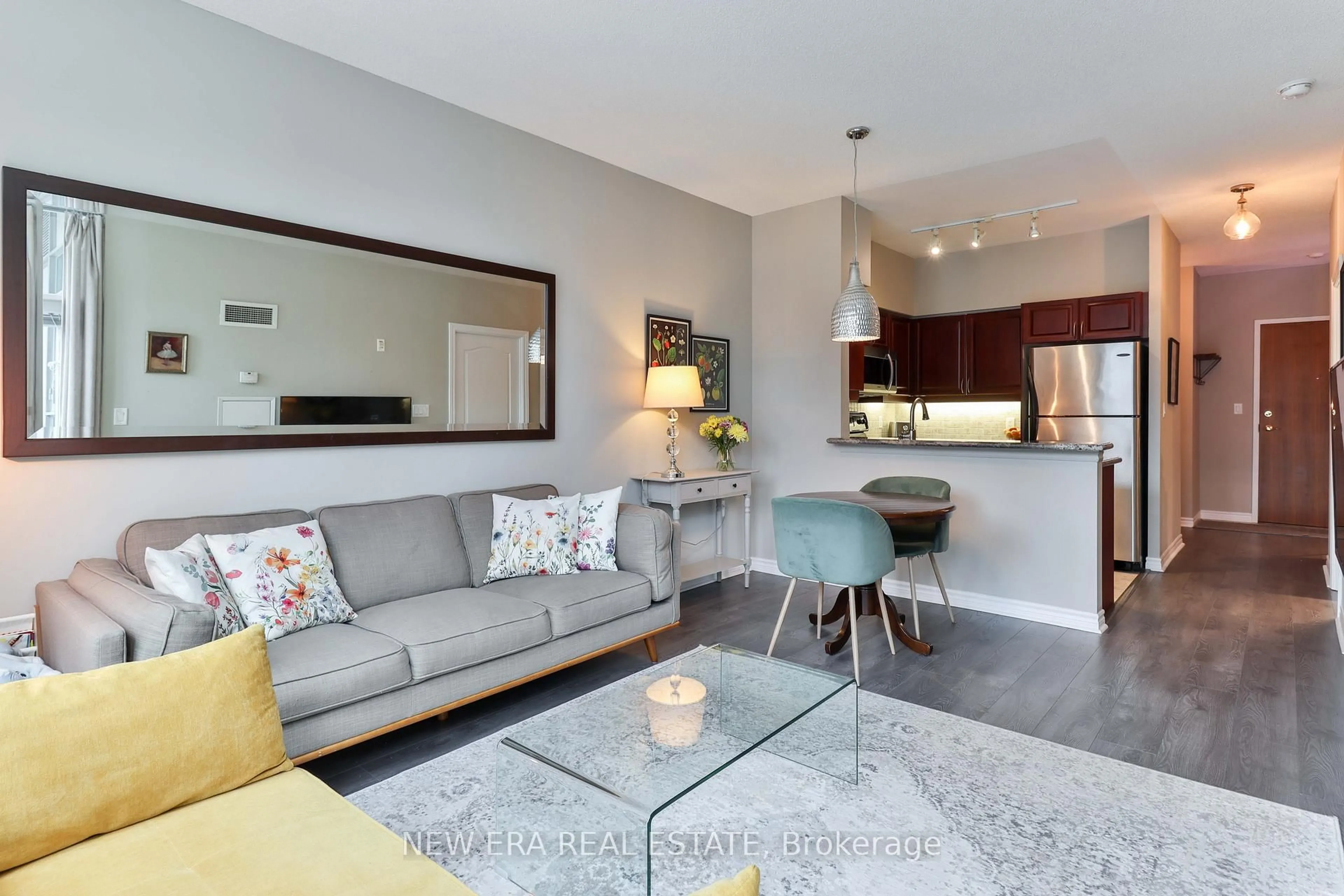 Living room with furniture, unknown for 3830 Bathurst St #108, Toronto Ontario M3H 6C5
