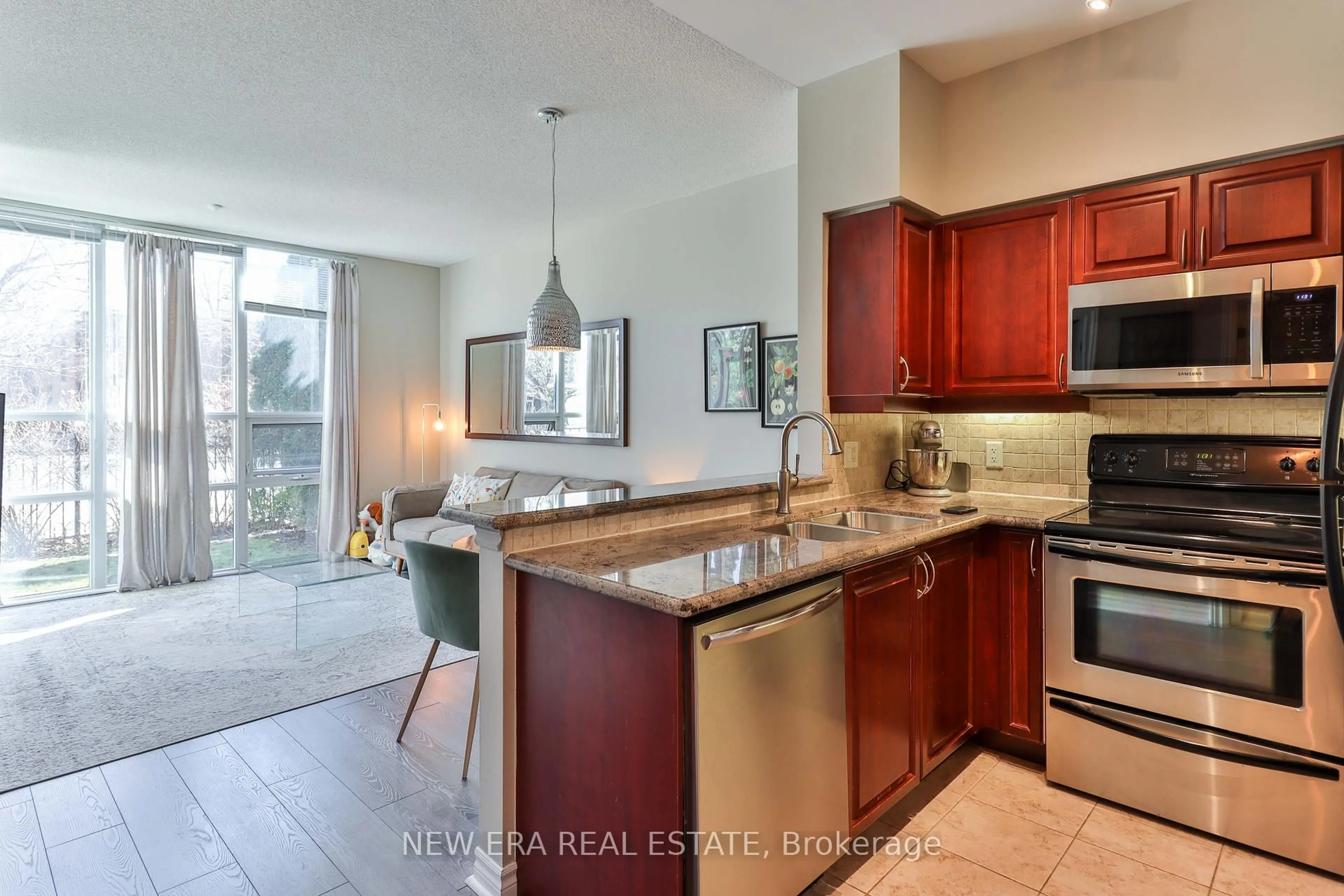 Open concept kitchen, ceramic/tile floor for 3830 Bathurst St #108, Toronto Ontario M3H 6C5
