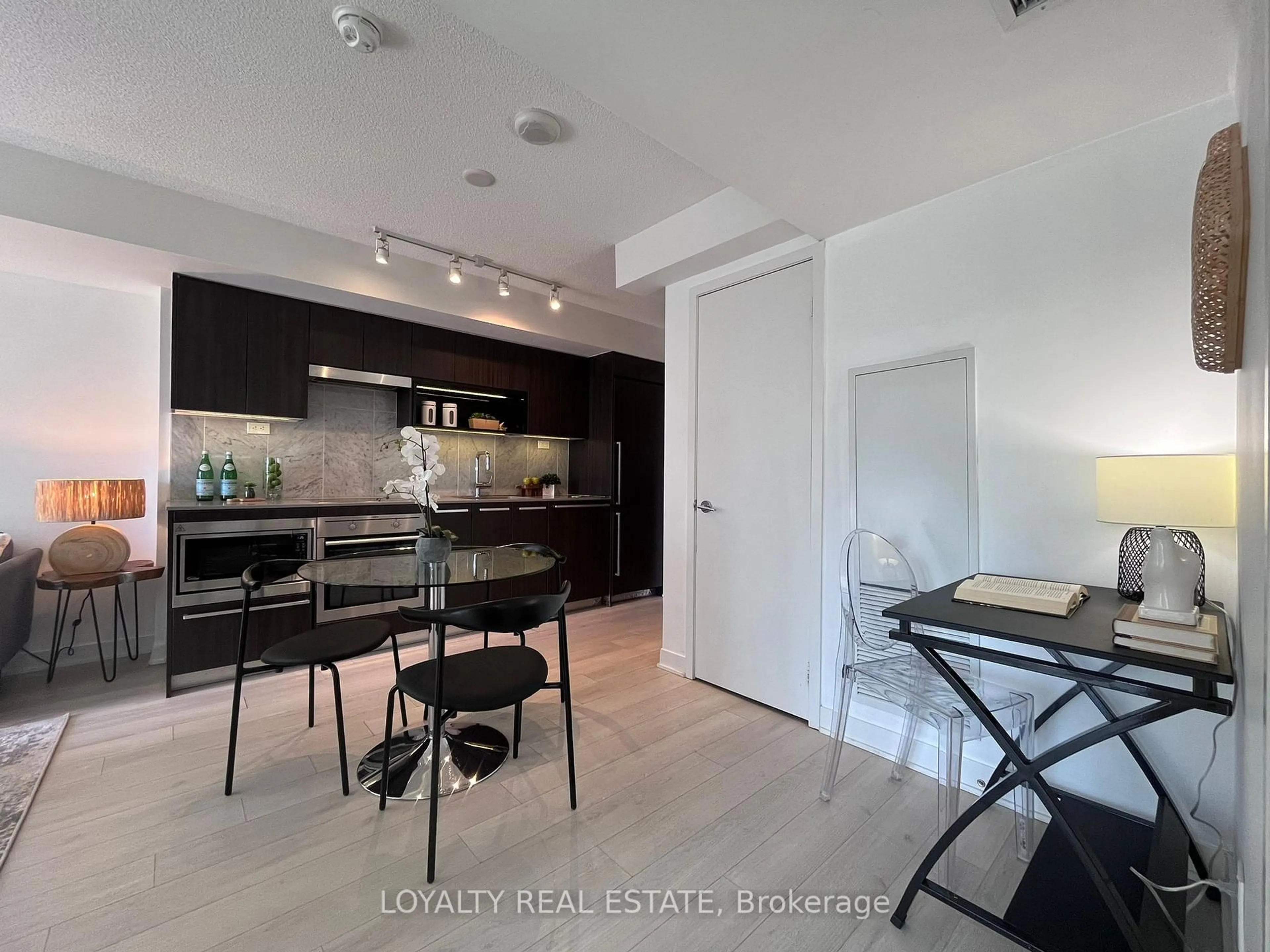 Open concept kitchen, ceramic/tile floor for 70 Queens Wharf Rd #1803, Toronto Ontario M5V 0J2