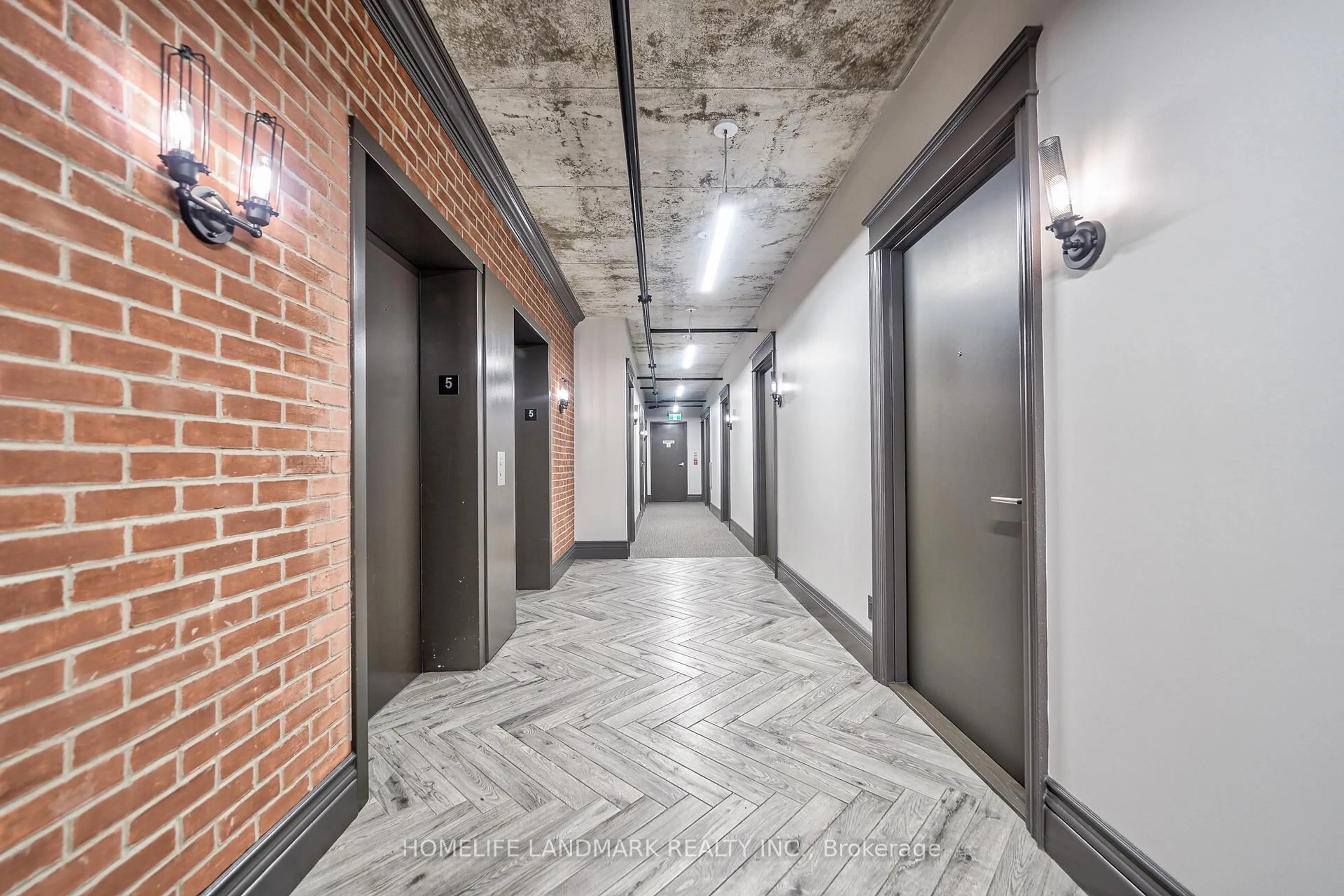 Indoor foyer for 608 Richmond St #509, Toronto Ontario M5V 0N9