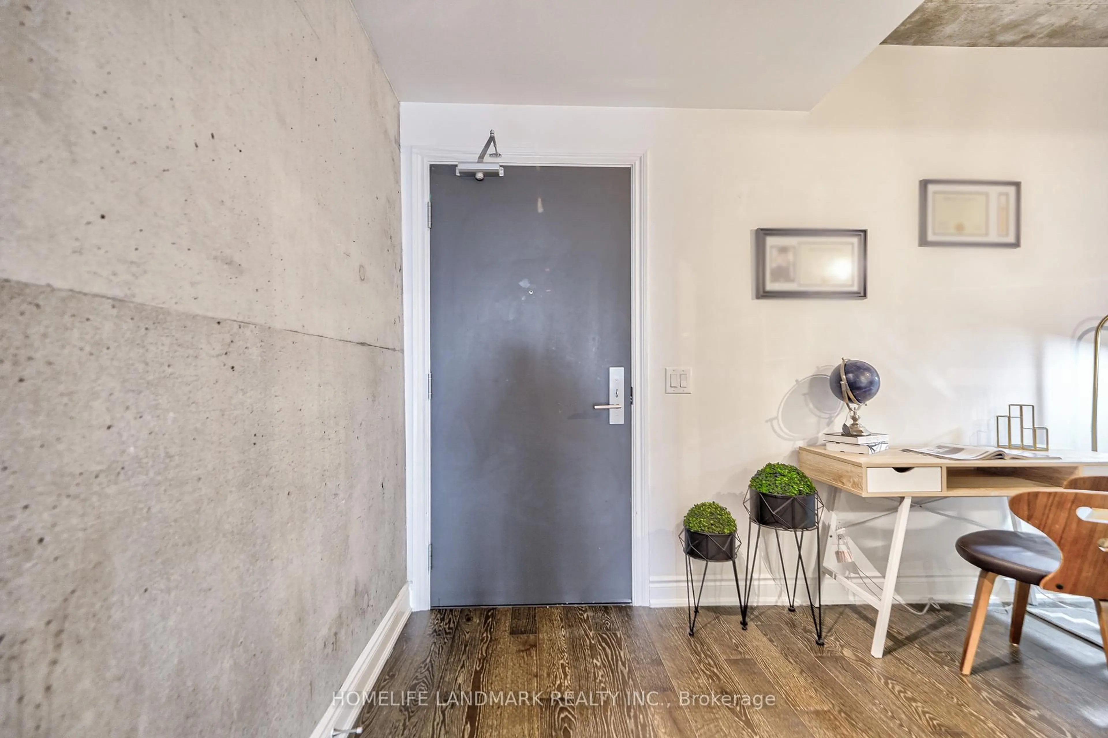 Indoor entryway for 608 Richmond St #509, Toronto Ontario M5V 0N9