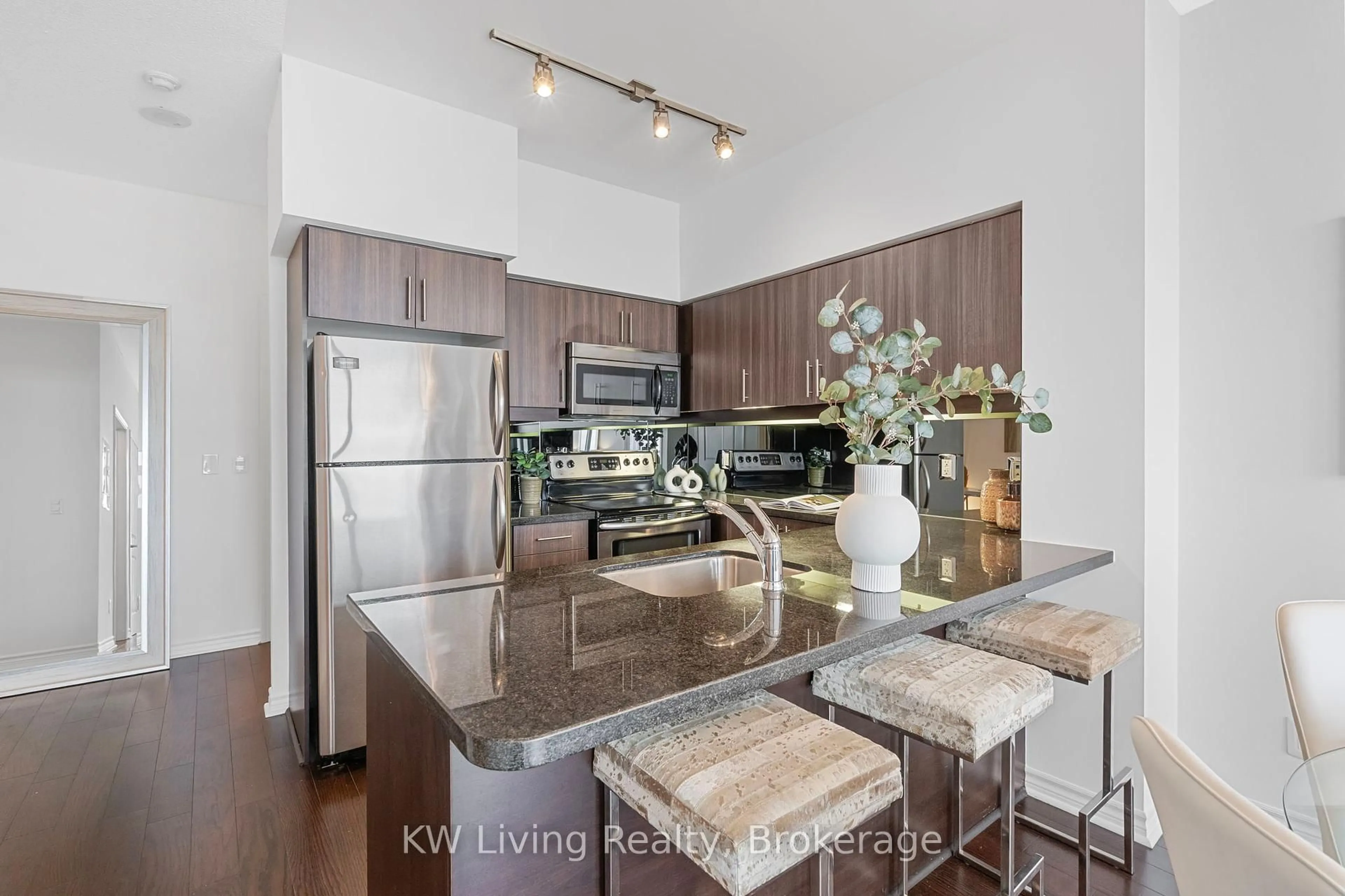 Open concept kitchen, wood/laminate floor for 2885 Bayview Ave #1509, Toronto Ontario M2K 0A3
