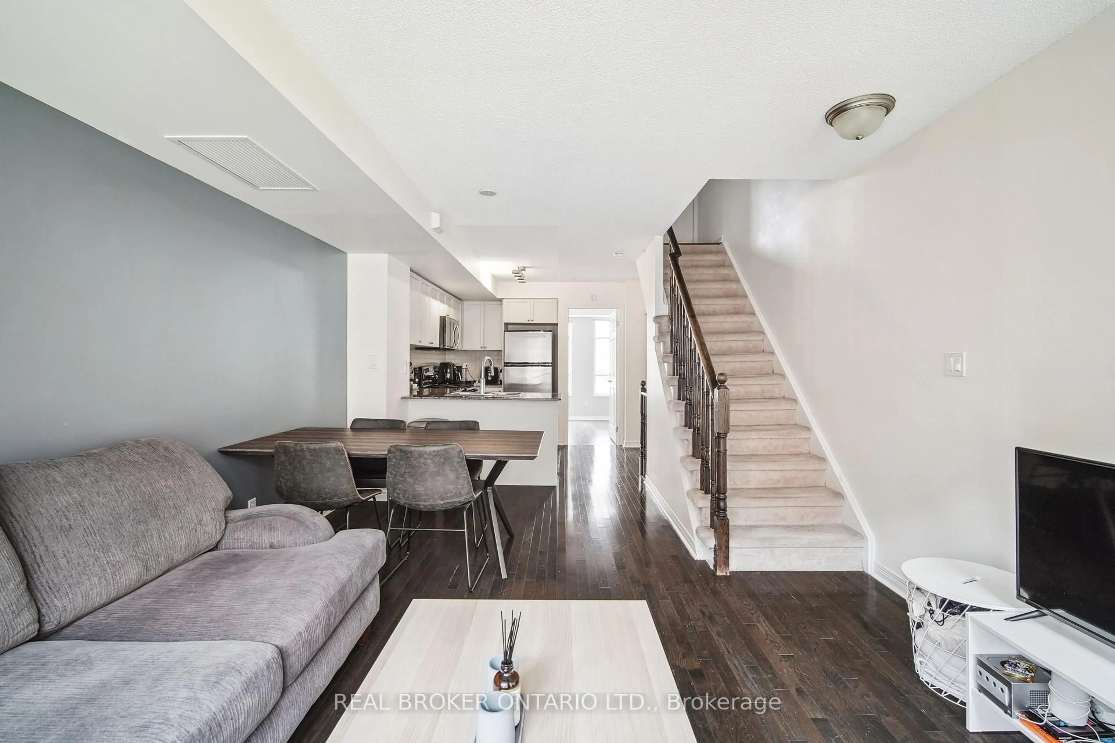 Open concept kitchen, unknown for 21 Ruttan St #239, Toronto Ontario M6P 0A1
