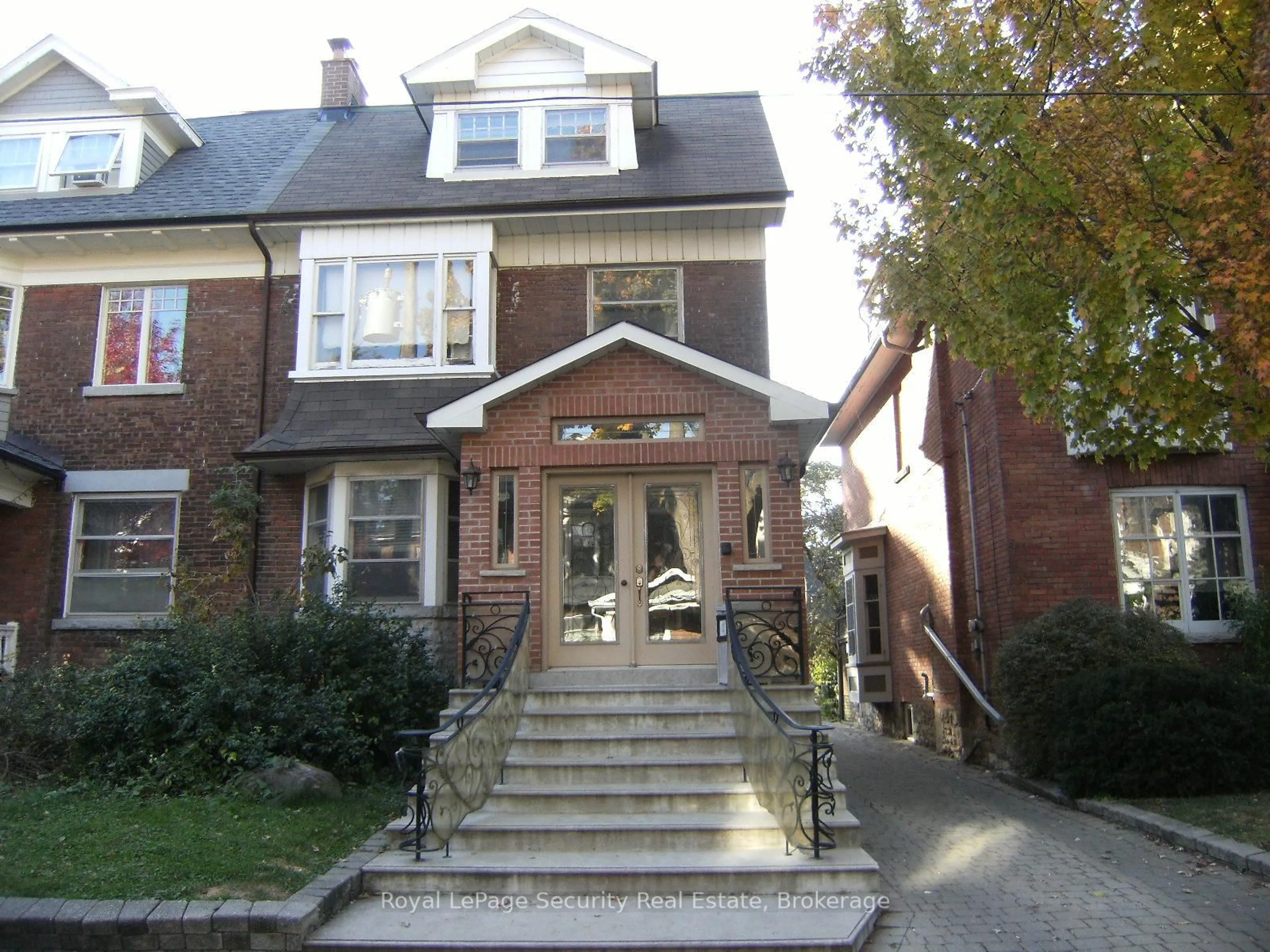 Home with brick exterior material, street for 122 Delaware Ave, Toronto Ontario M6H 2T1