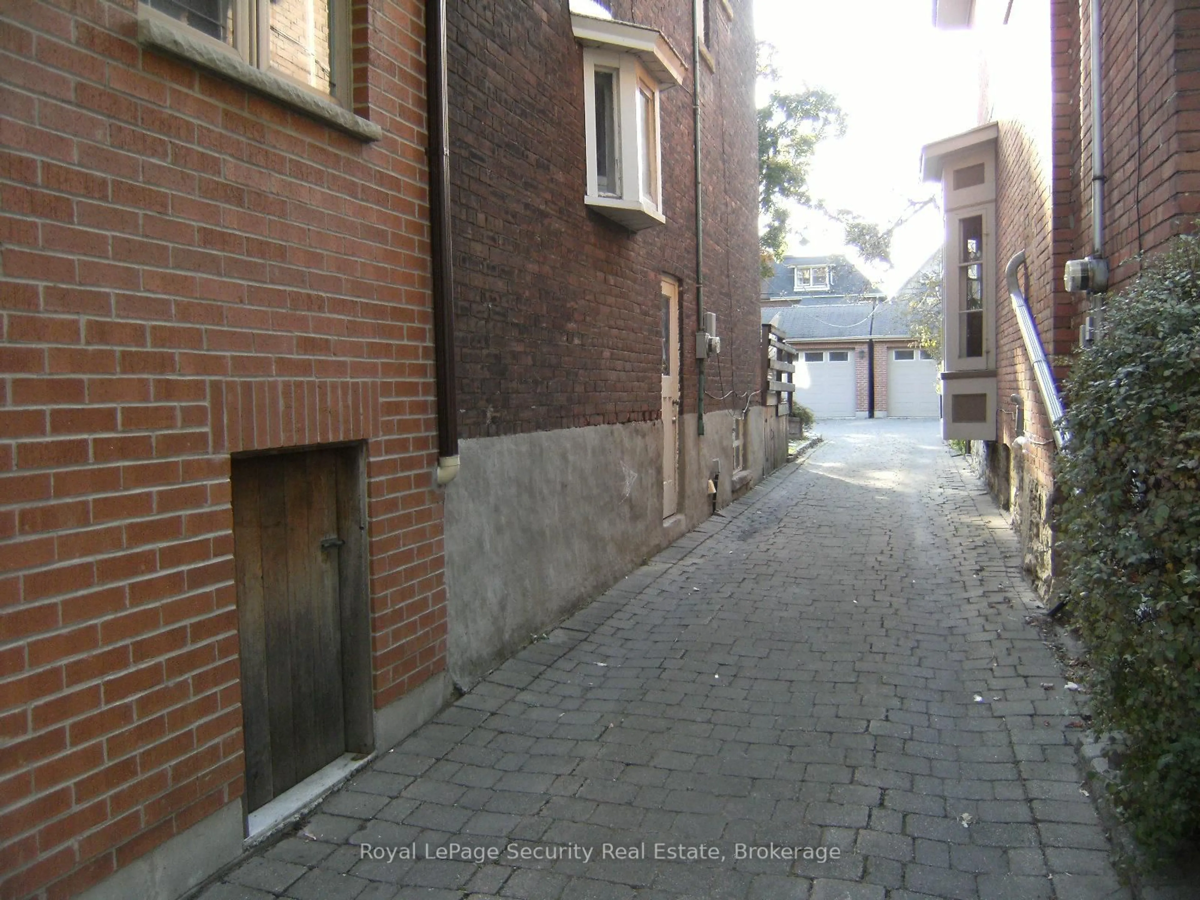 Unknown for 122 Delaware Ave, Toronto Ontario M6H 2T1