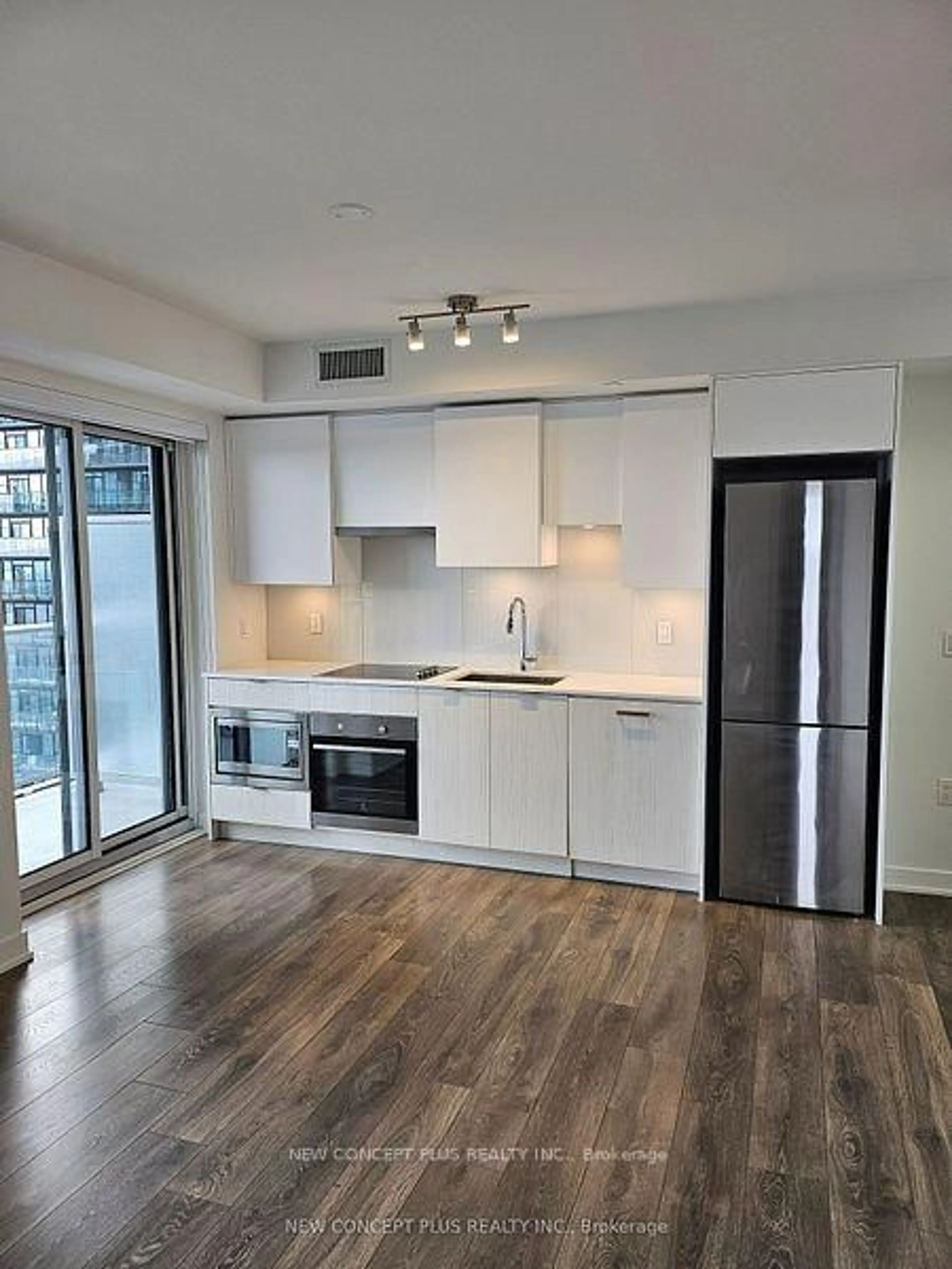 Standard kitchen, wood/laminate floor for 99 Broadway Ave #3403, Toronto Ontario M4P 0E3
