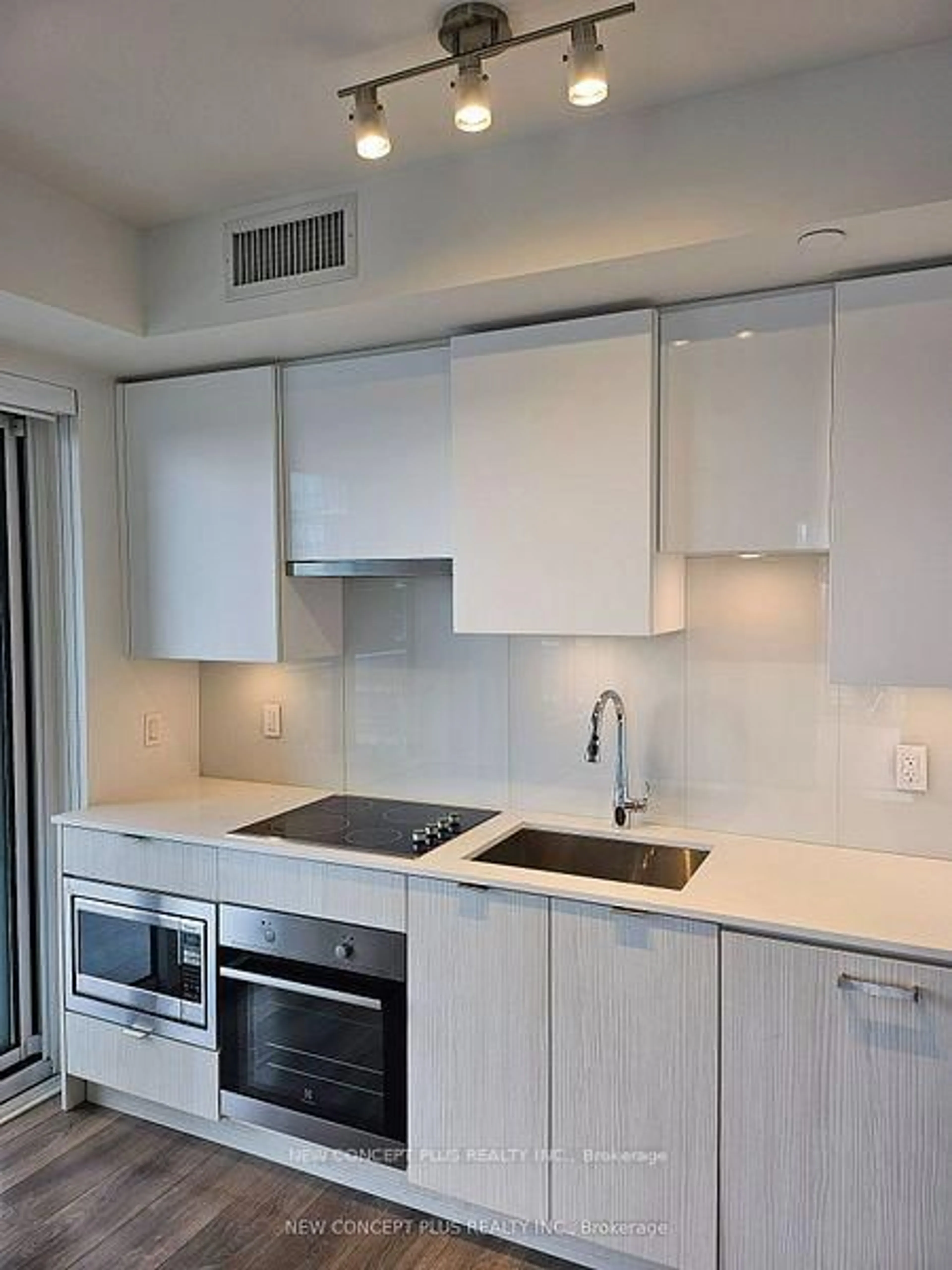 Standard kitchen, unknown for 99 Broadway Ave #3403, Toronto Ontario M4P 0E3