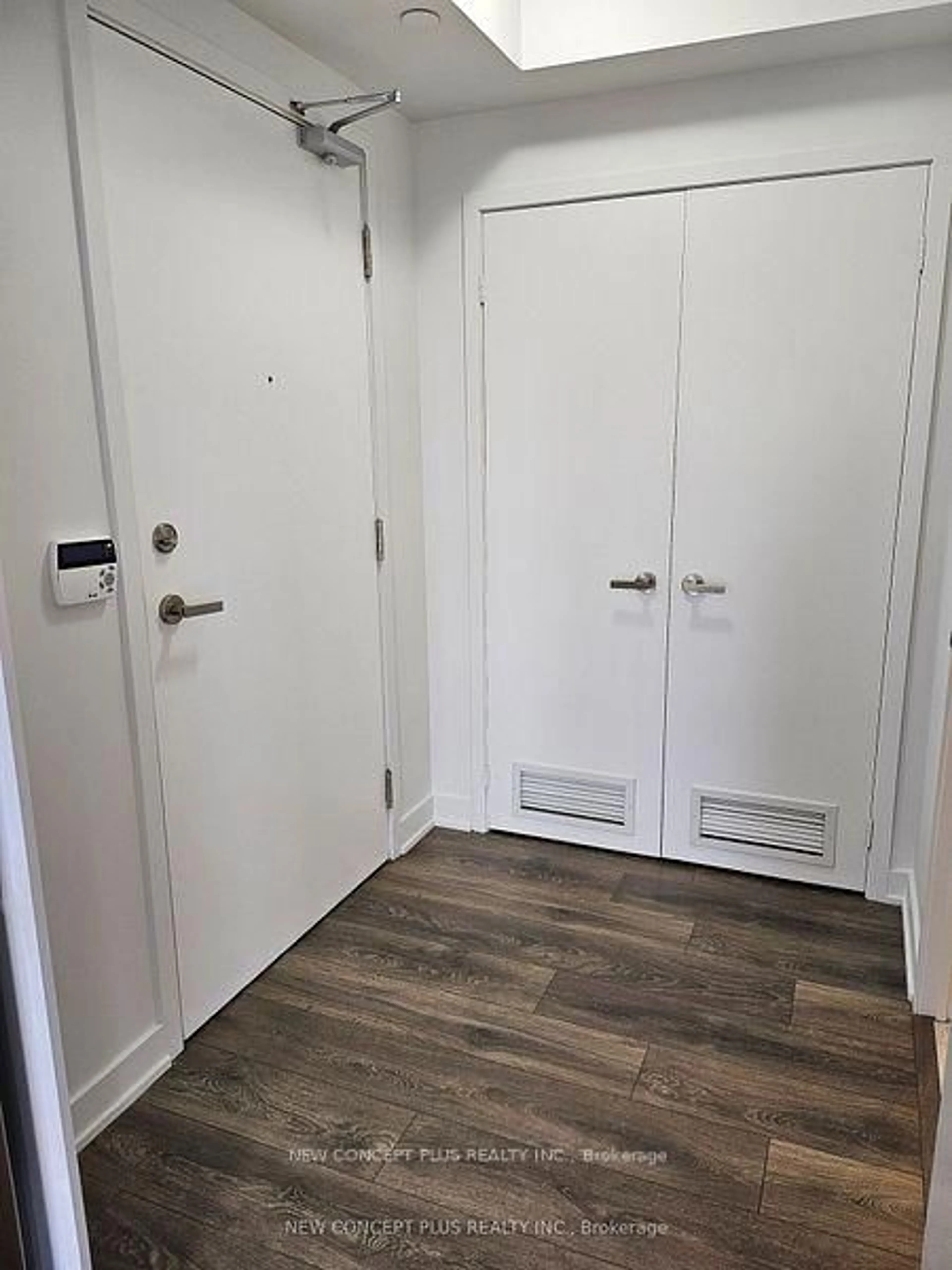 Indoor entryway for 99 Broadway Ave #3403, Toronto Ontario M4P 0E3