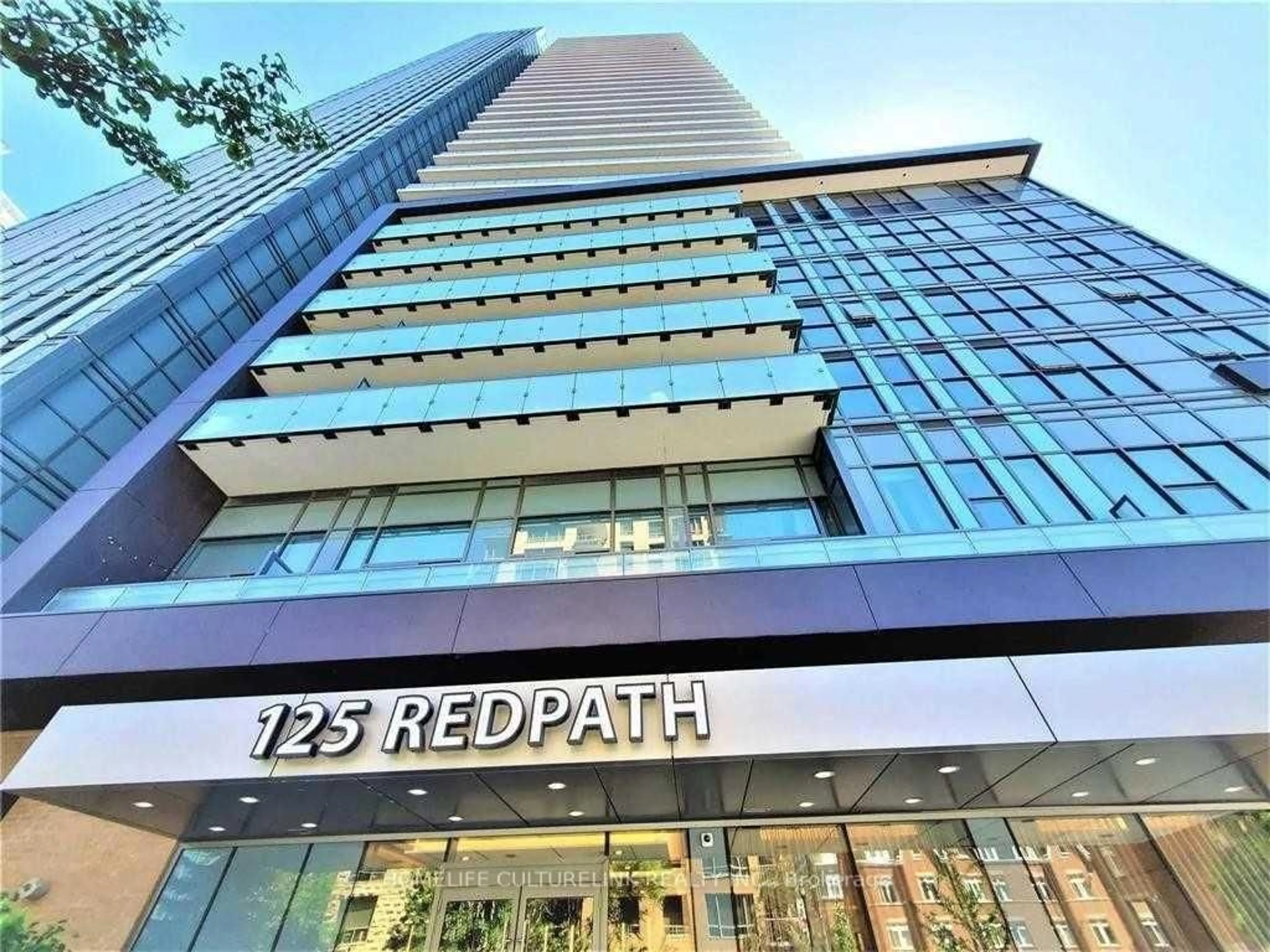 Indoor foyer for 125 Redpath Ave #1501, Toronto Ontario M4S 0B5