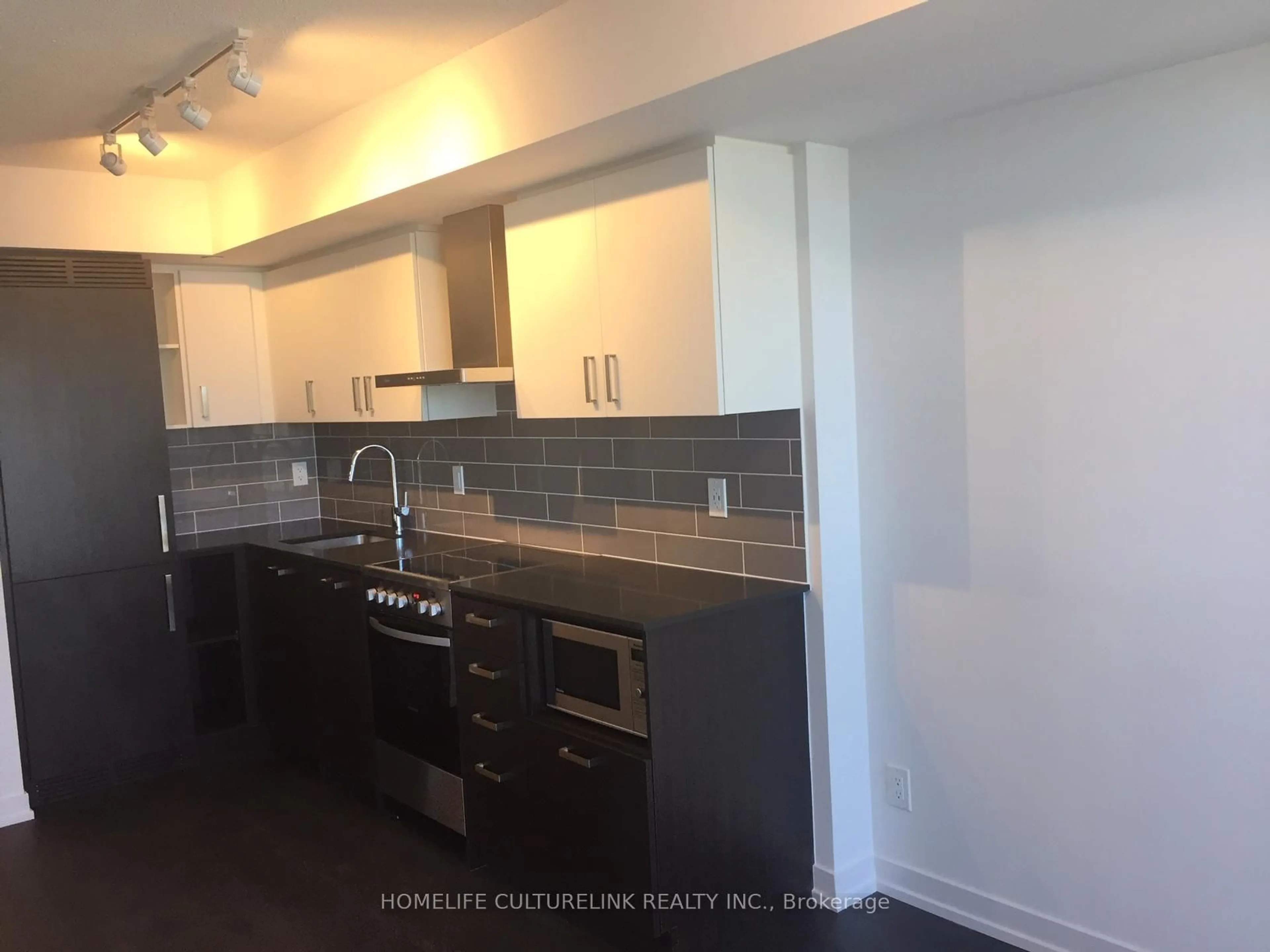 Standard kitchen, unknown for 125 Redpath Ave #1501, Toronto Ontario M4S 0B5