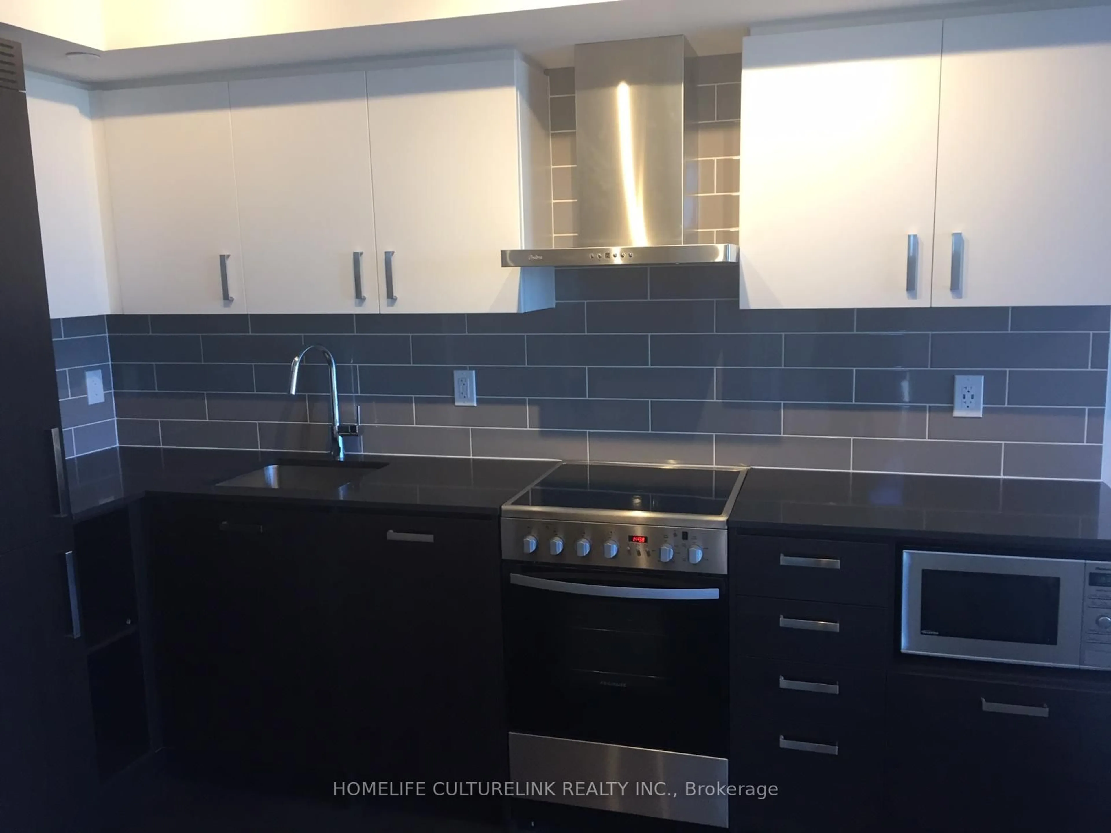 Standard kitchen, unknown for 125 Redpath Ave #1501, Toronto Ontario M4S 0B5