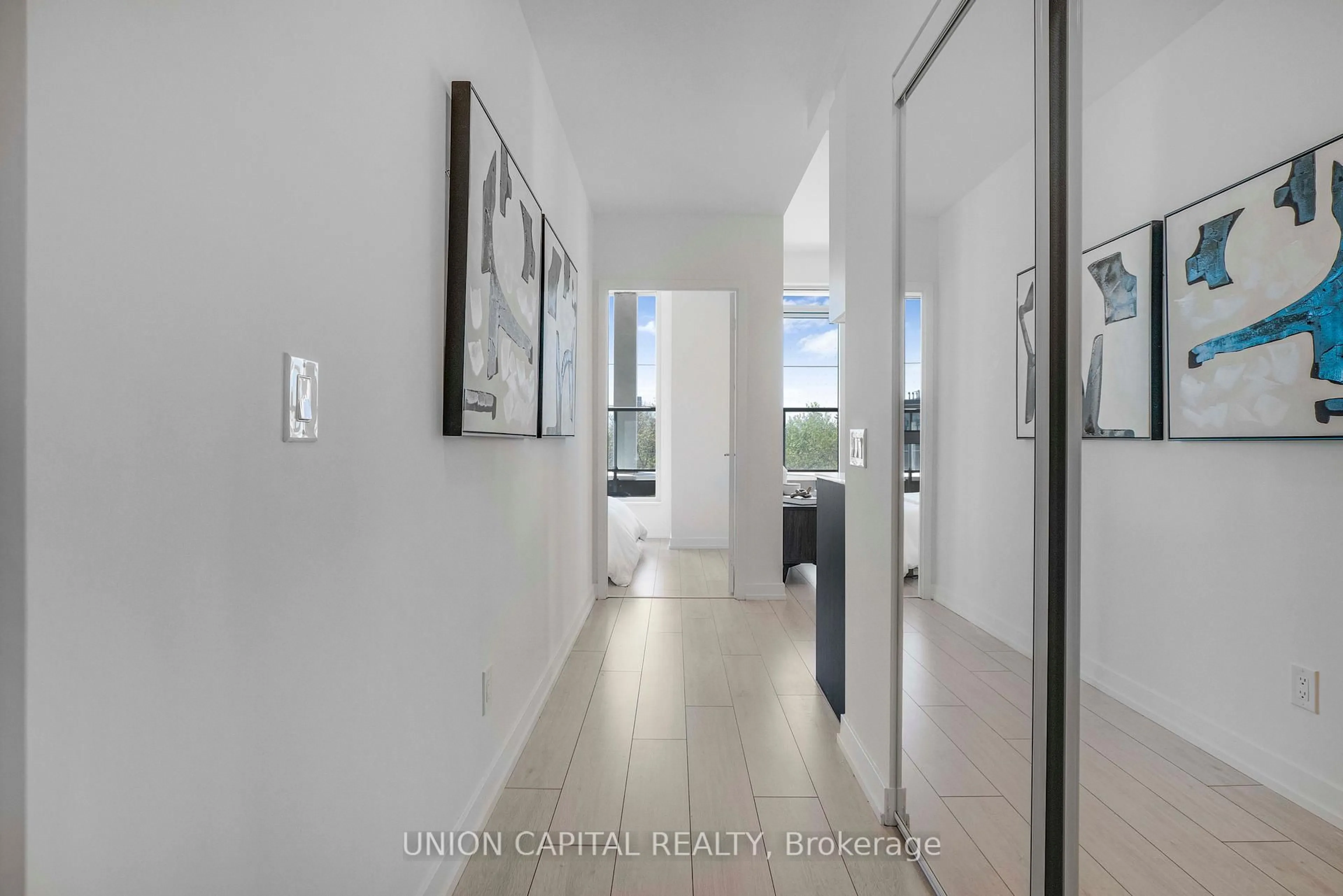 Indoor entryway for 500 Dupont St #319, Toronto Ontario M6G 0B8