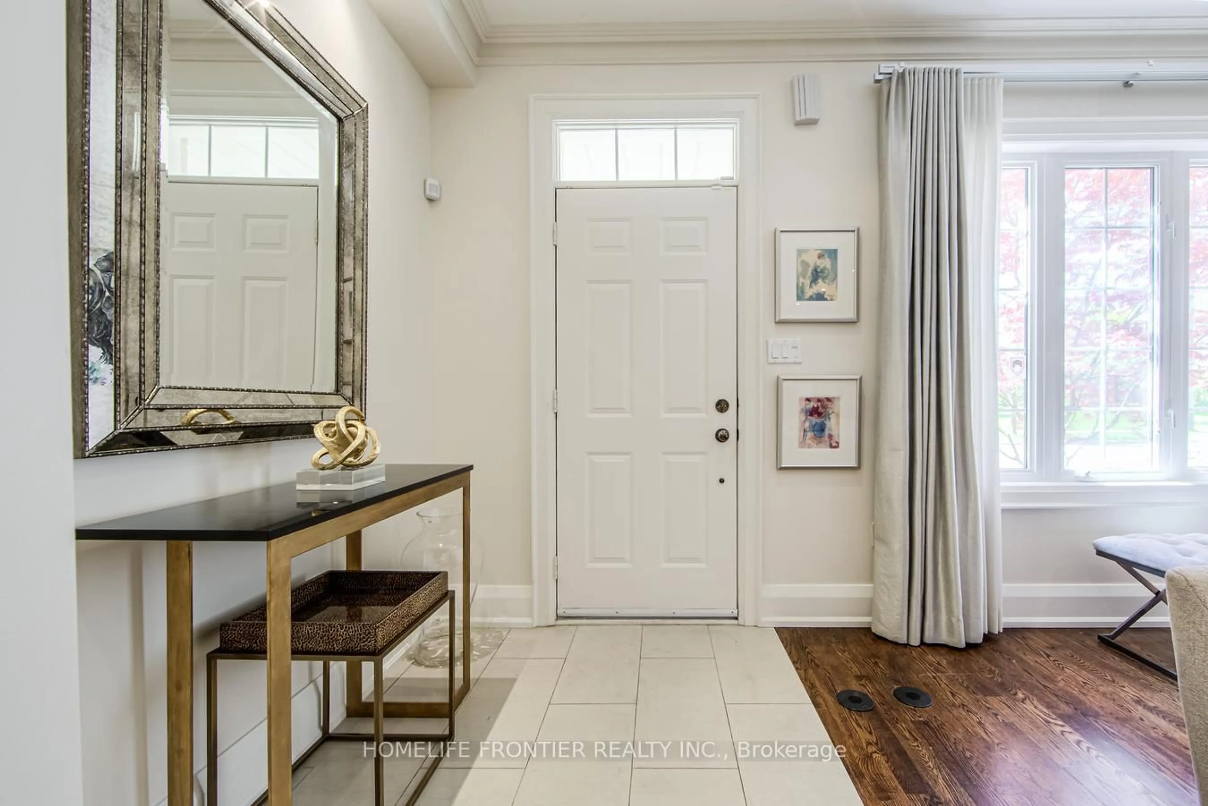 Indoor entryway for 98B Ellerslie Ave, Toronto Ontario M2N 1X8