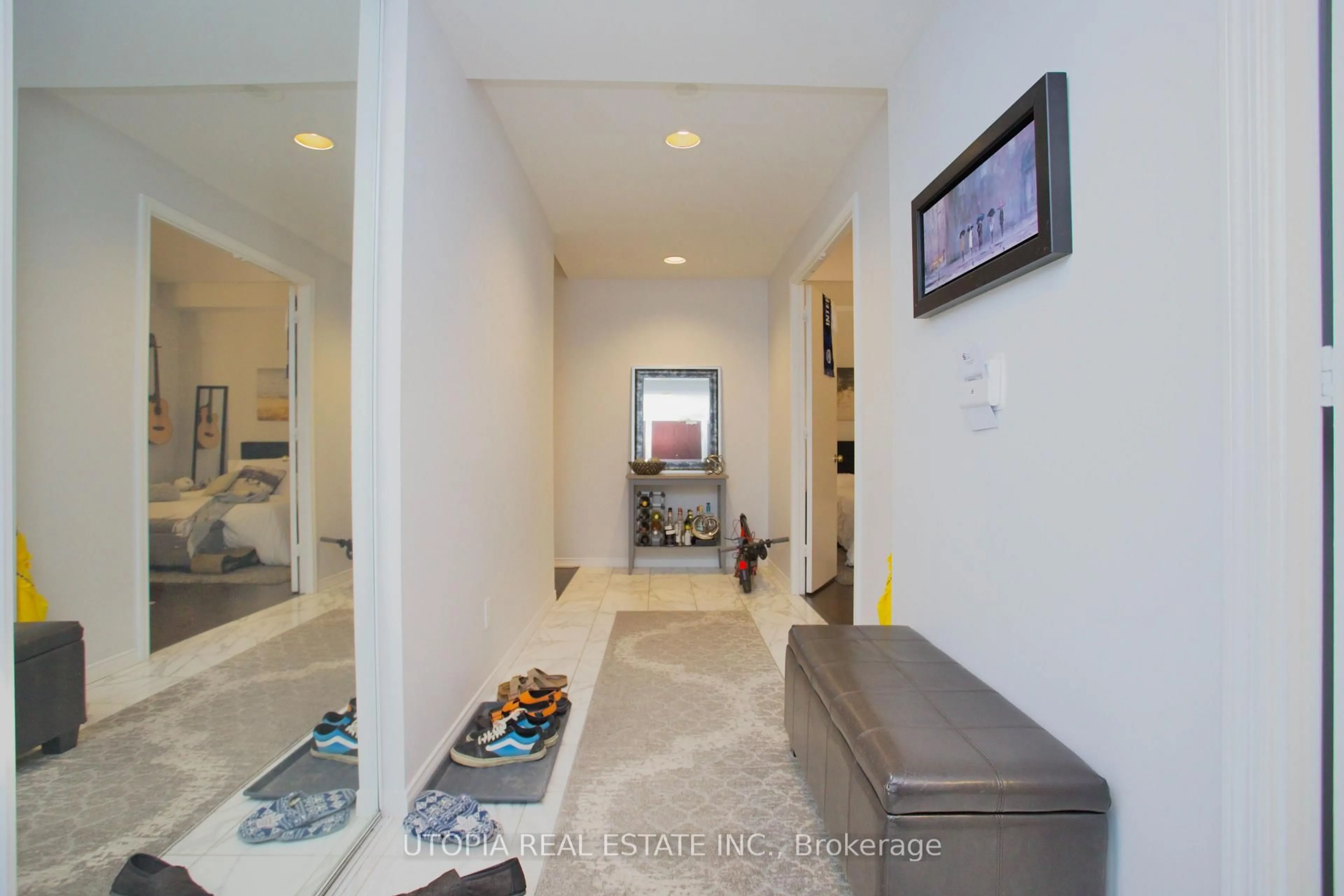 Indoor entryway for 7 King St #517, Toronto Ontario M5C 1B2