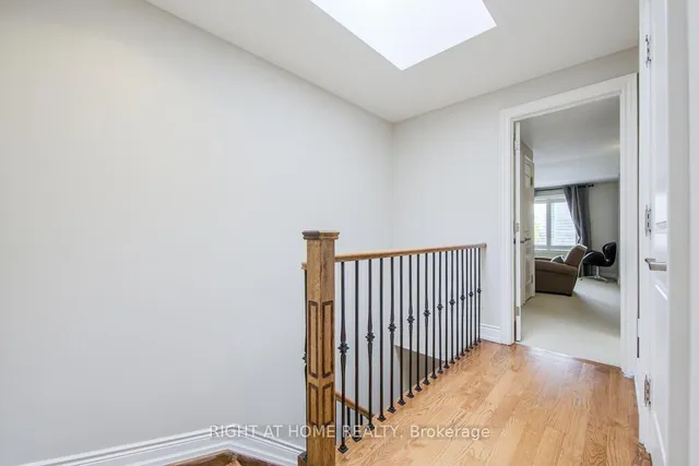 Additional image 15 of 2916 Bayview Ave