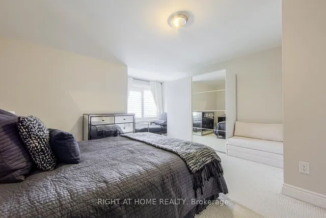 Additional image 9 of 2916 Bayview Ave