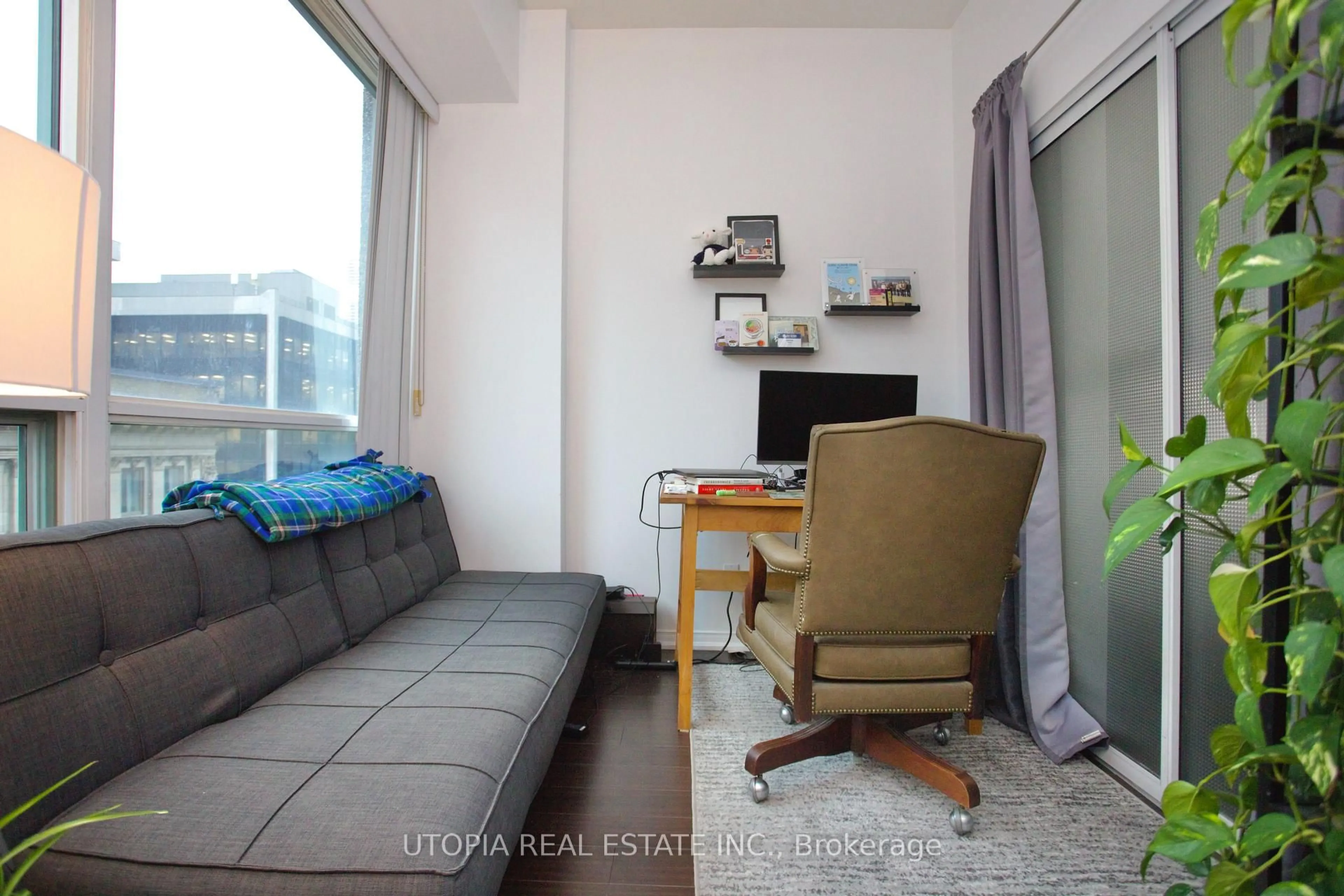 A pic of a room for 7 King St #1017, Toronto Ontario M5C 1B2