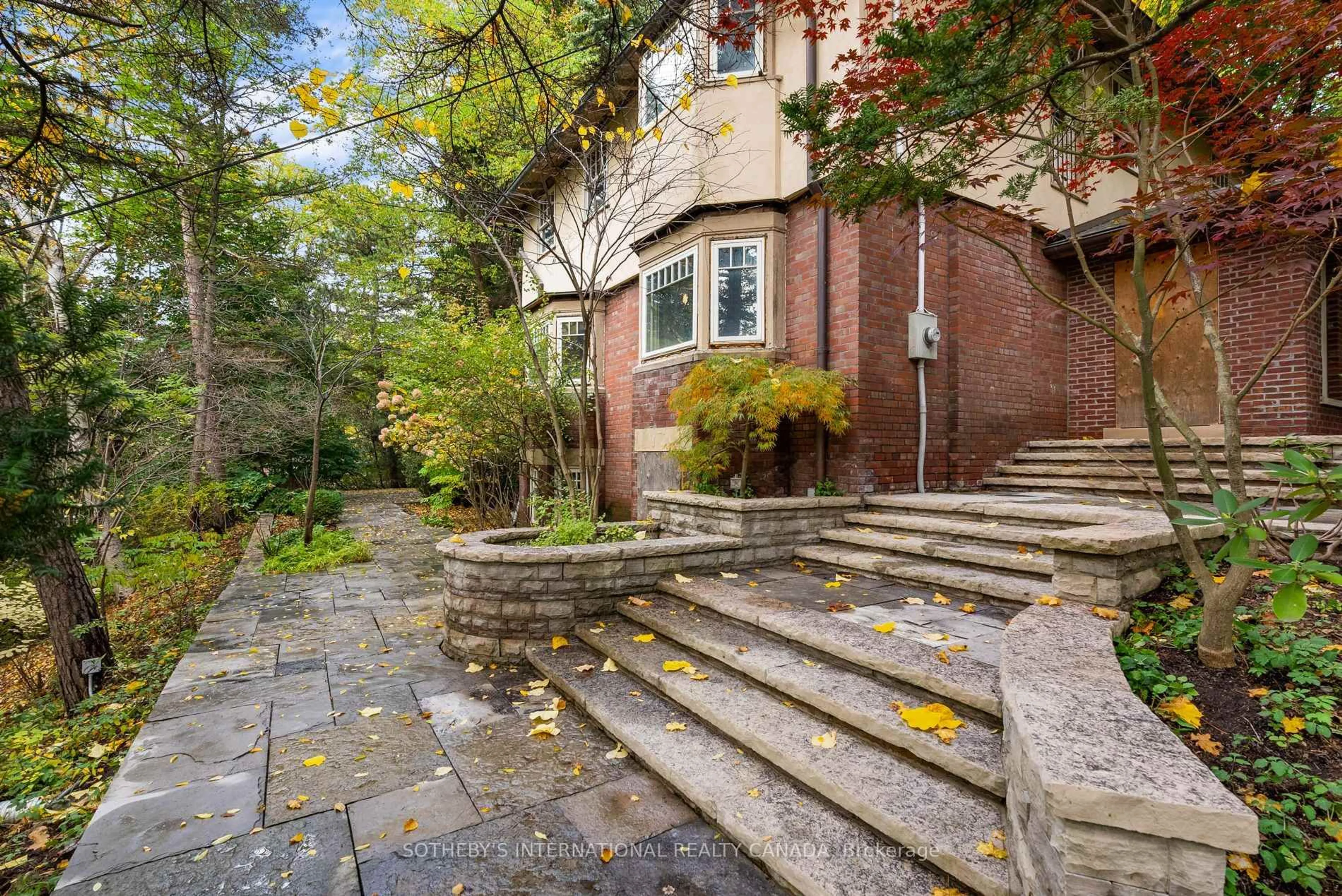 Patio, street for 56 Roxborough Dr, Toronto Ontario M4W 1X1