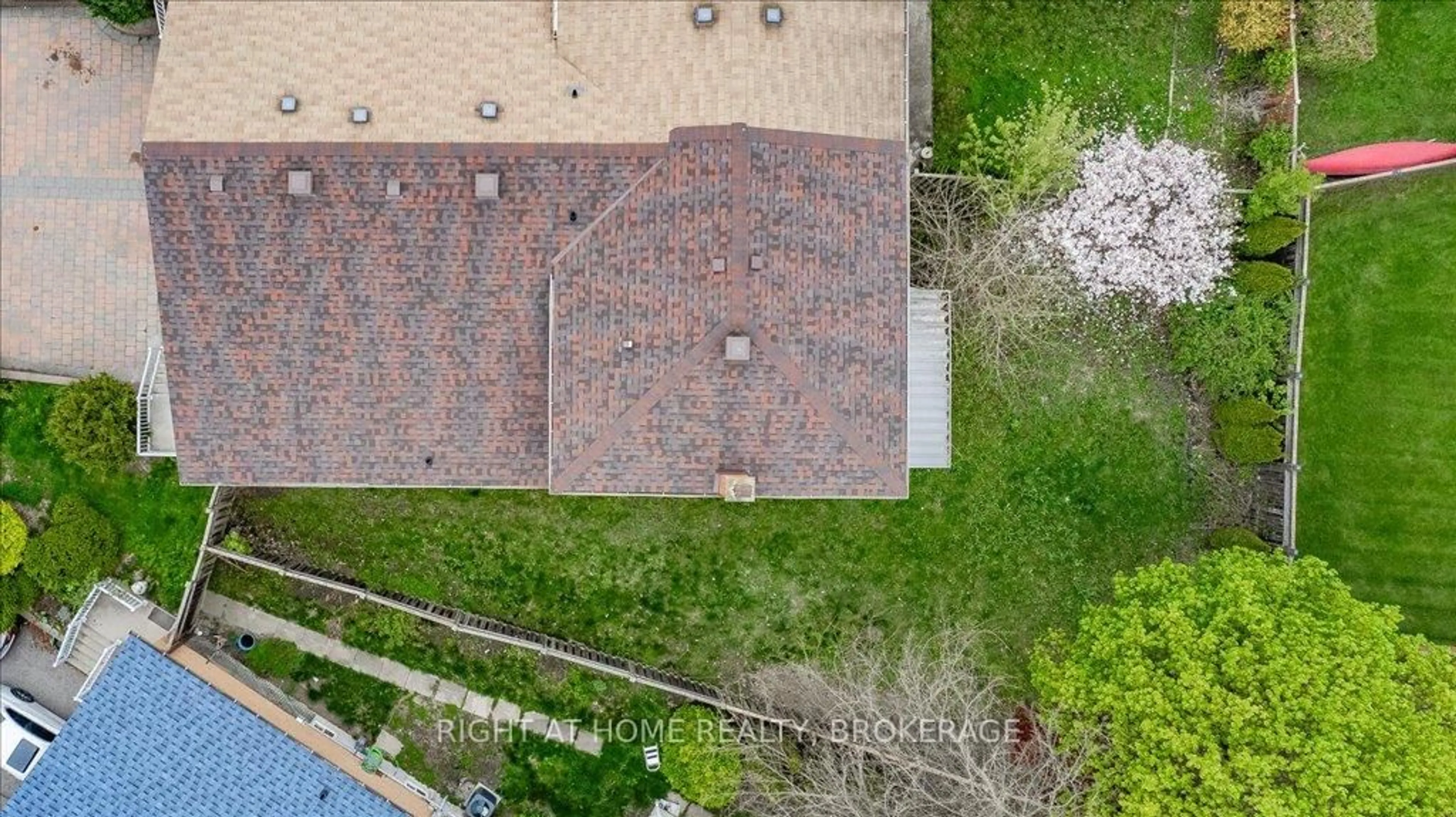 A pic from outside/outdoor area/front of a property/back of a property/a pic from drone, unknown for 76 Silas Hill Dr, Toronto Ontario M2J 2X9