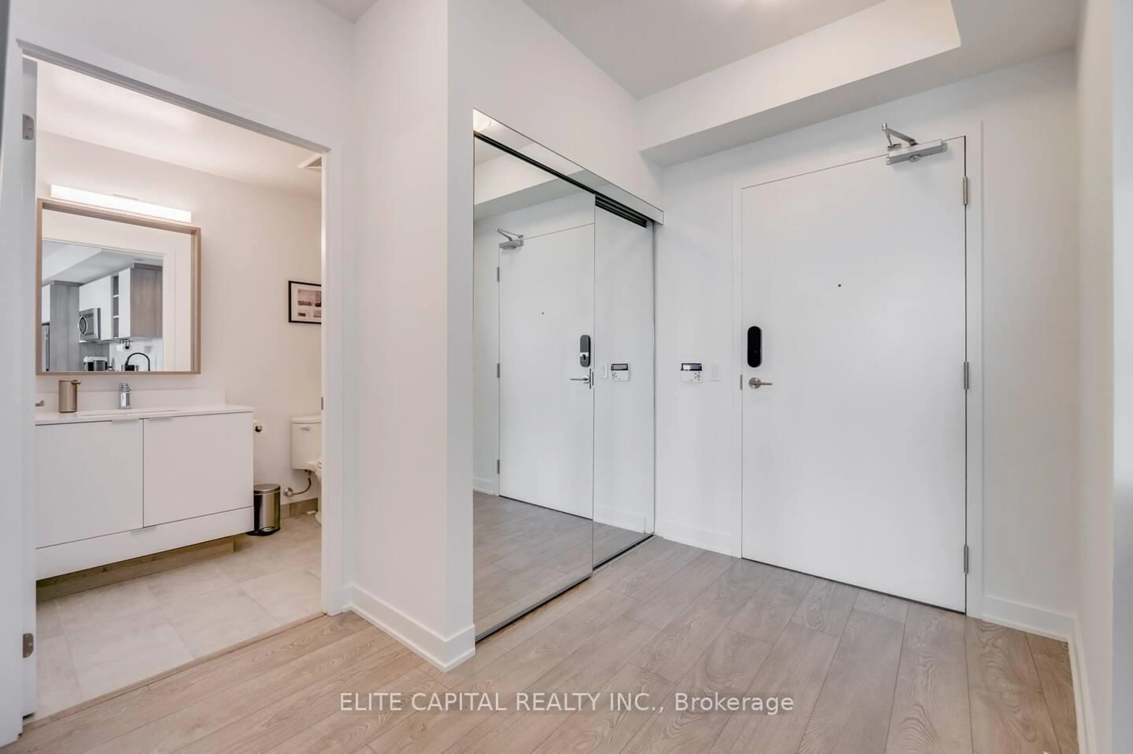 Indoor entryway for 543 Richmond St #1229, Toronto Ontario M5V 1Y6