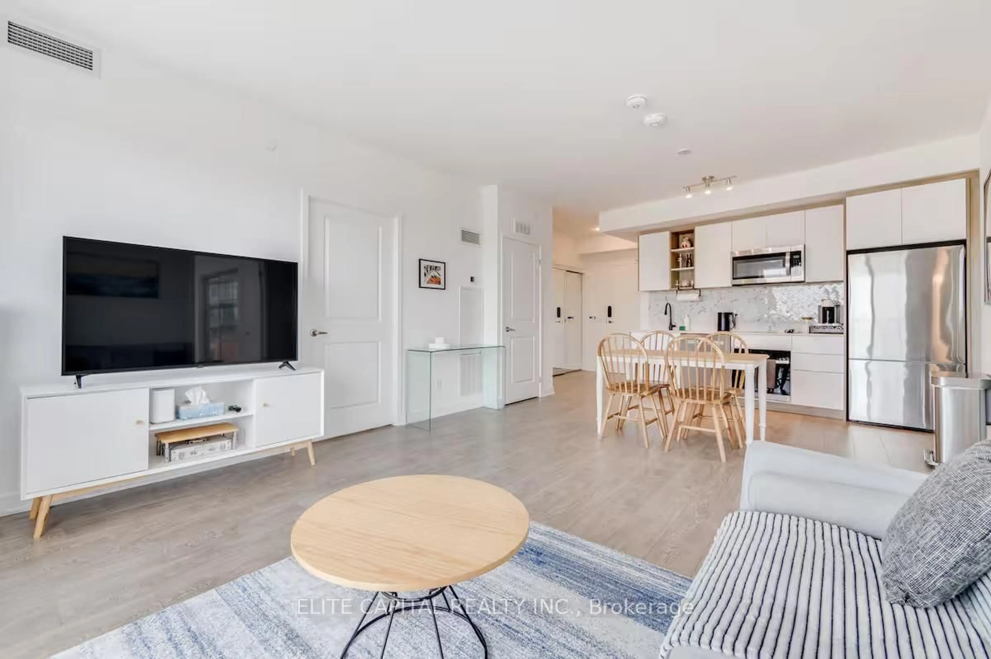 Living room with furniture, unknown for 543 Richmond St #1229, Toronto Ontario M5V 1Y6