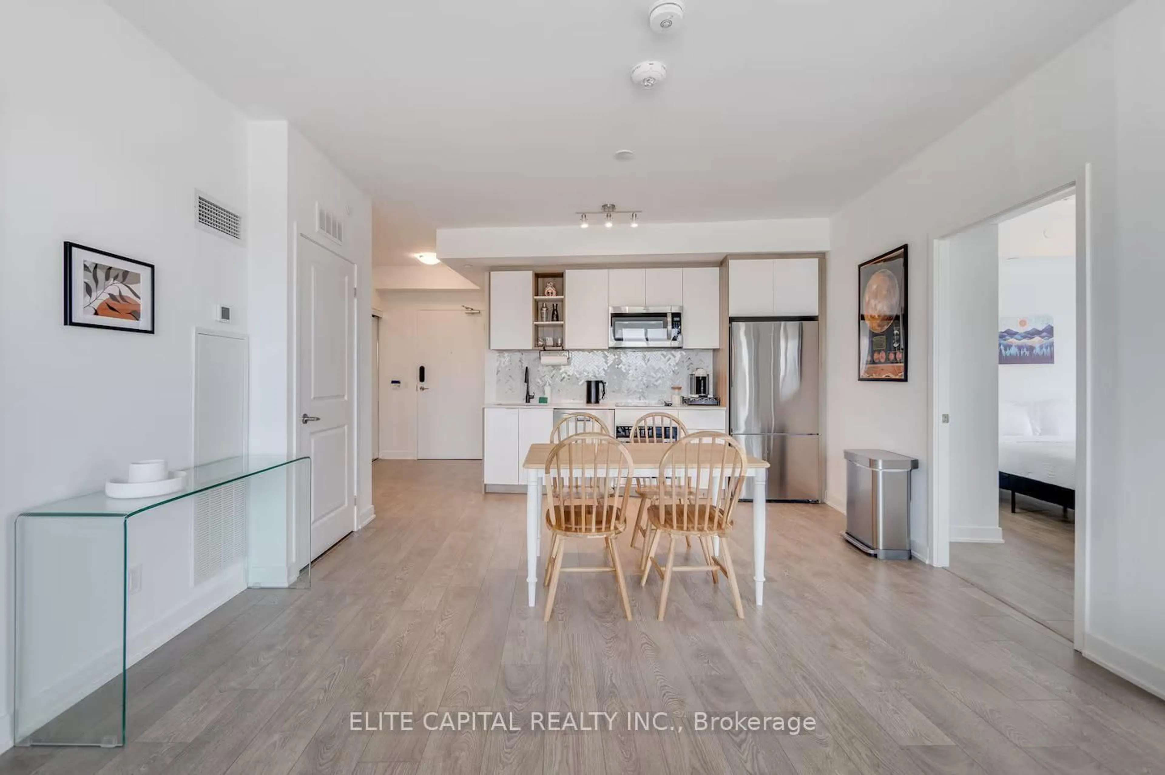 Open concept kitchen, unknown for 543 Richmond St #1229, Toronto Ontario M5V 1Y6