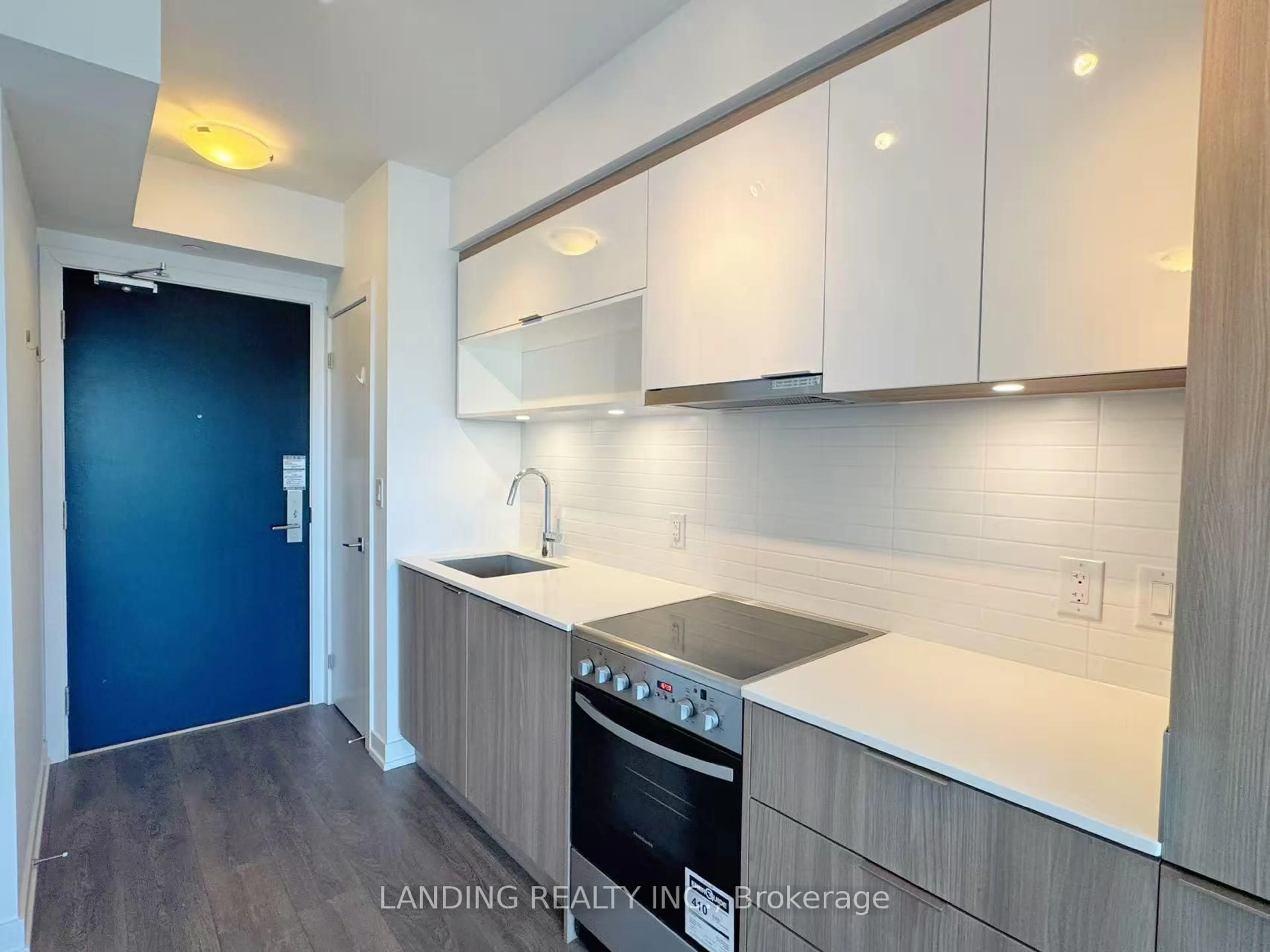 Standard kitchen, wood/laminate floor for 159 Wellesley St #1610, Toronto Ontario M4Y 0H5