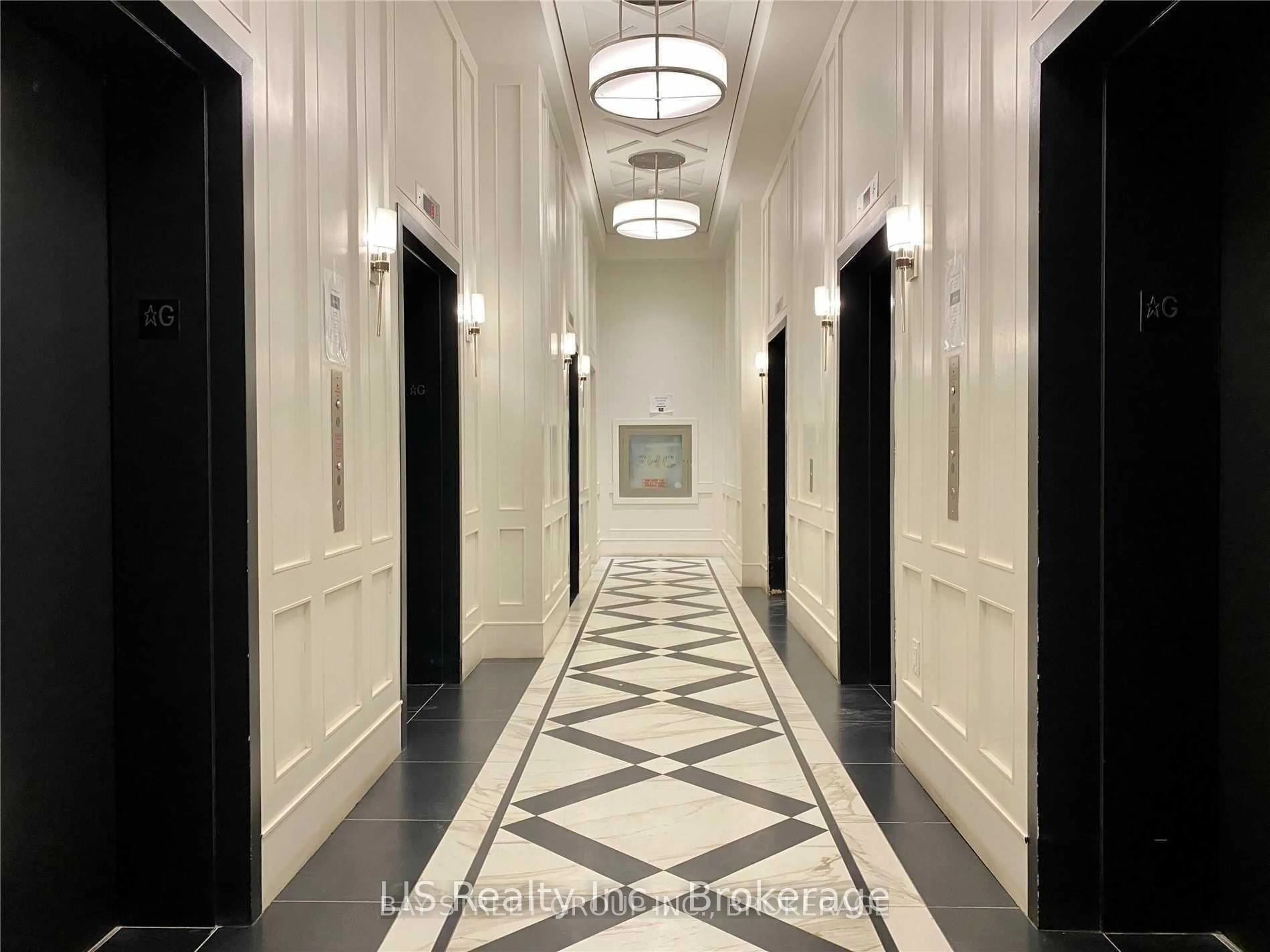 Indoor foyer for 955 Bay St #1618, Toronto Ontario M5S 2A2