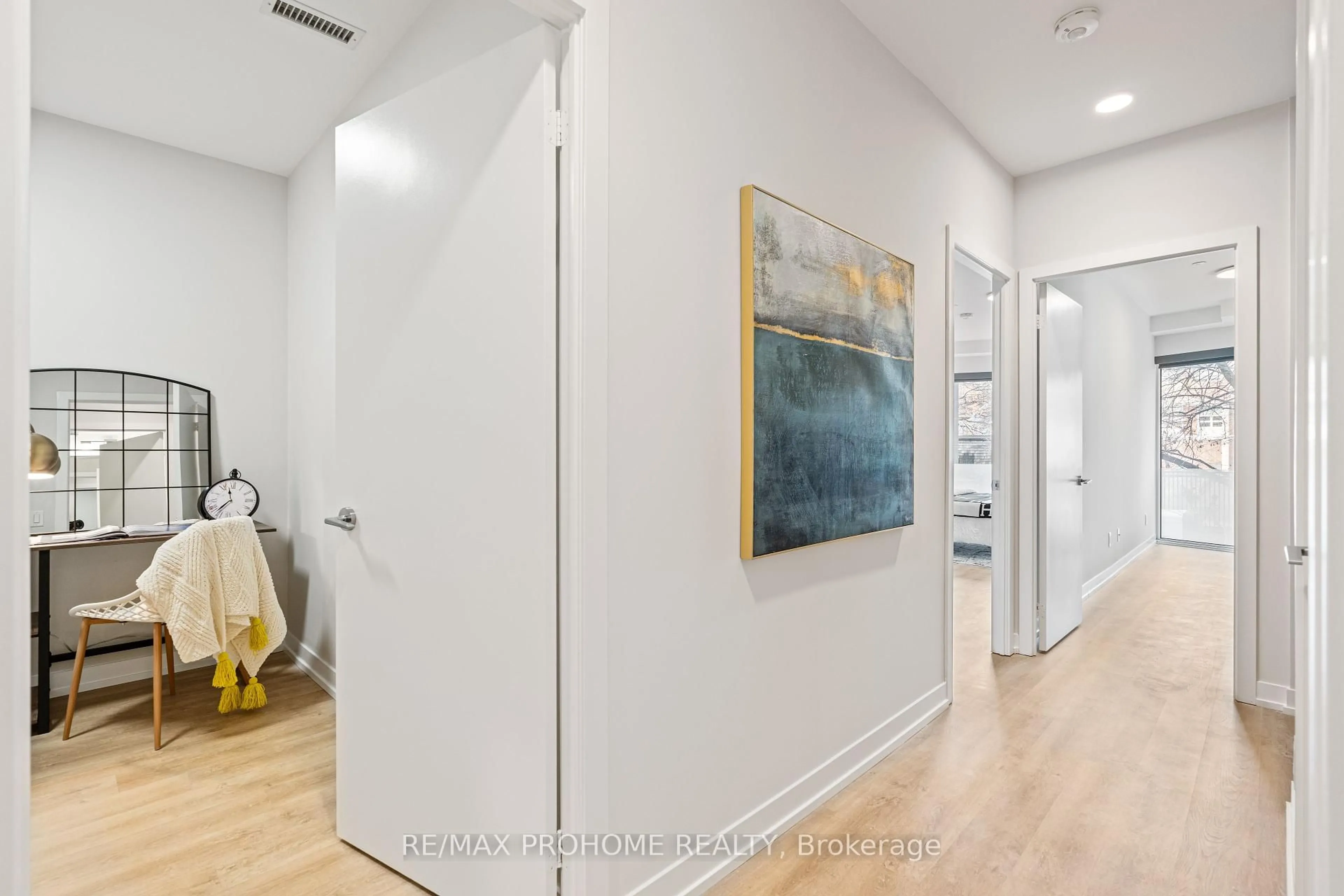 Indoor entryway for 87 Wood St #Th01, Toronto Ontario M4Y 0E8