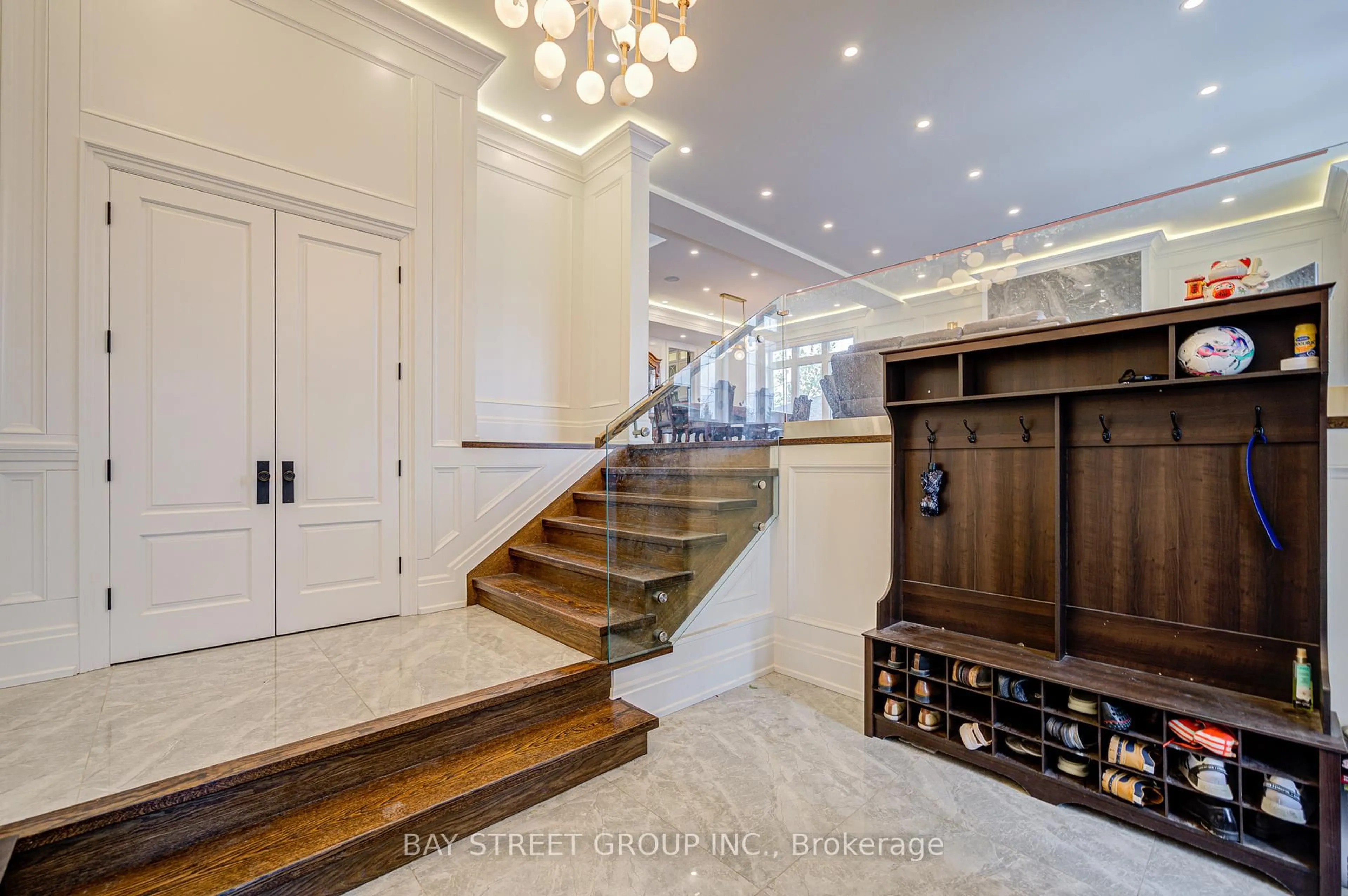 Indoor entryway for 149 Alexis Blvd, Toronto Ontario M3H 2R1