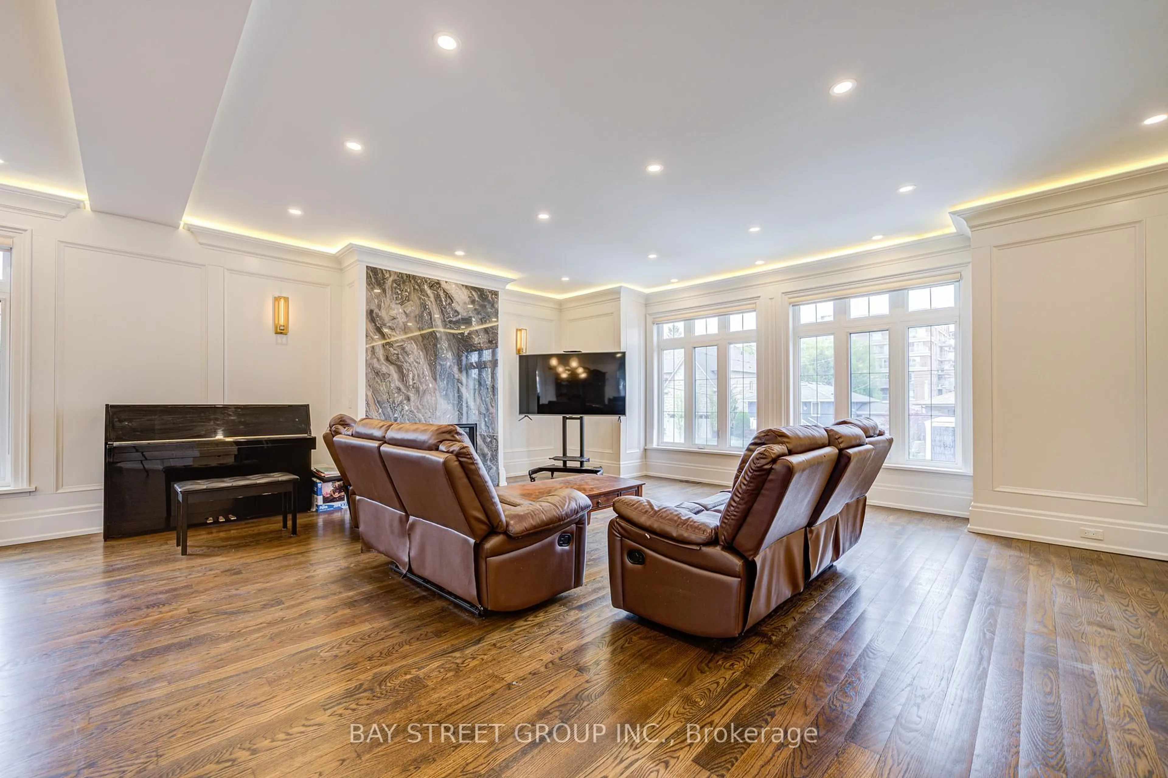 Living room with furniture, unknown for 149 Alexis Blvd, Toronto Ontario M3H 2R1