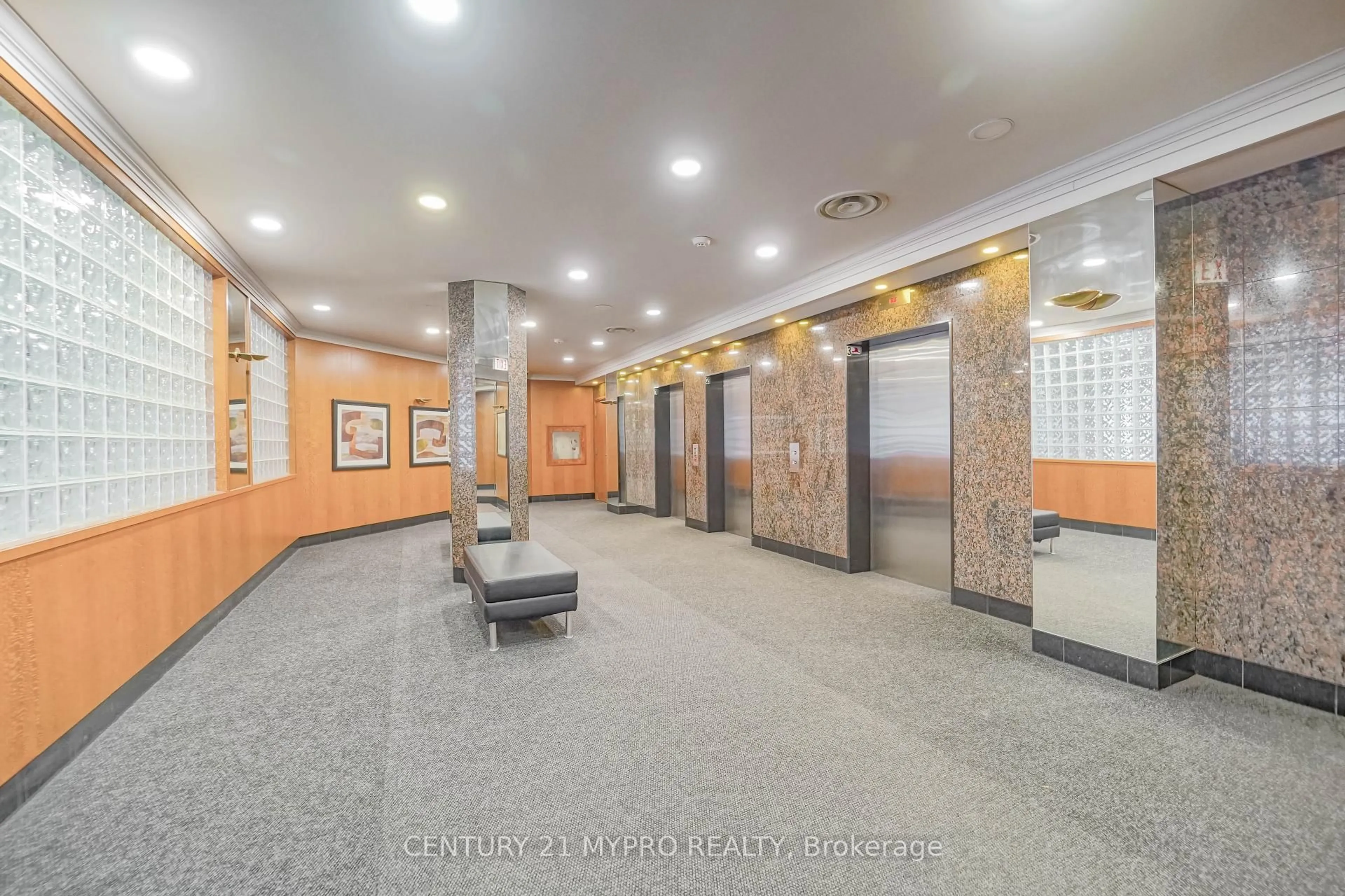 Indoor foyer for 18 Hillcrest Ave #801, Toronto Ontario M2N 6T5